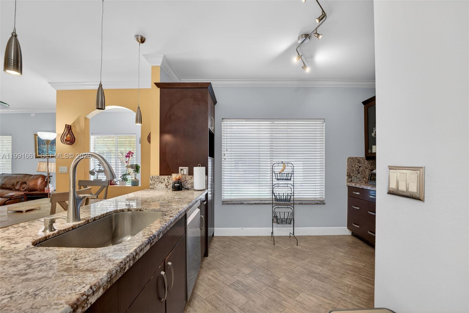 1221 SW 48th Ter
