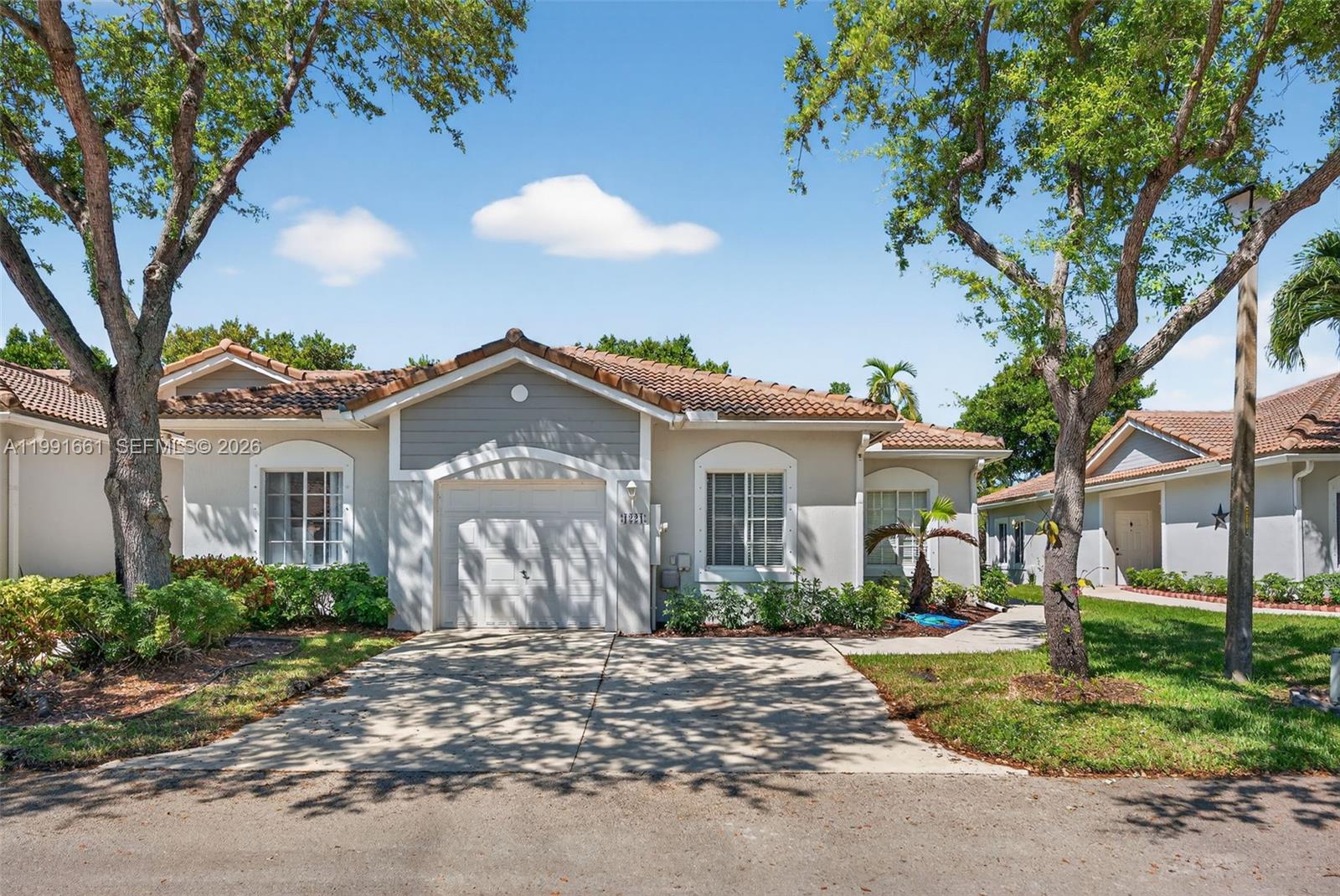 1221 SW 48th Ter