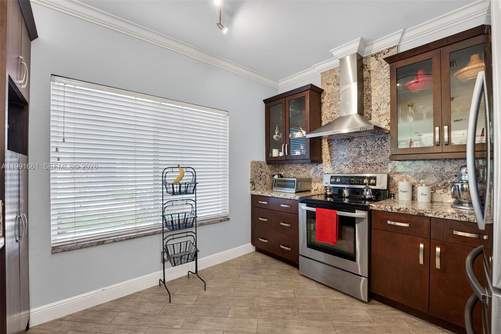 1221 SW 48th Ter