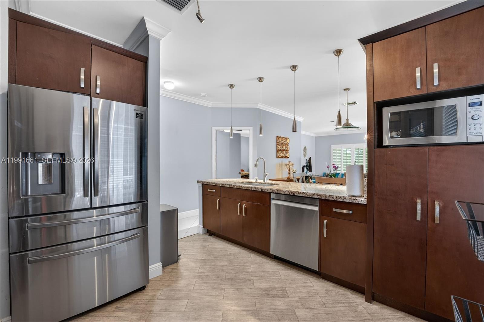 1221 SW 48th Ter