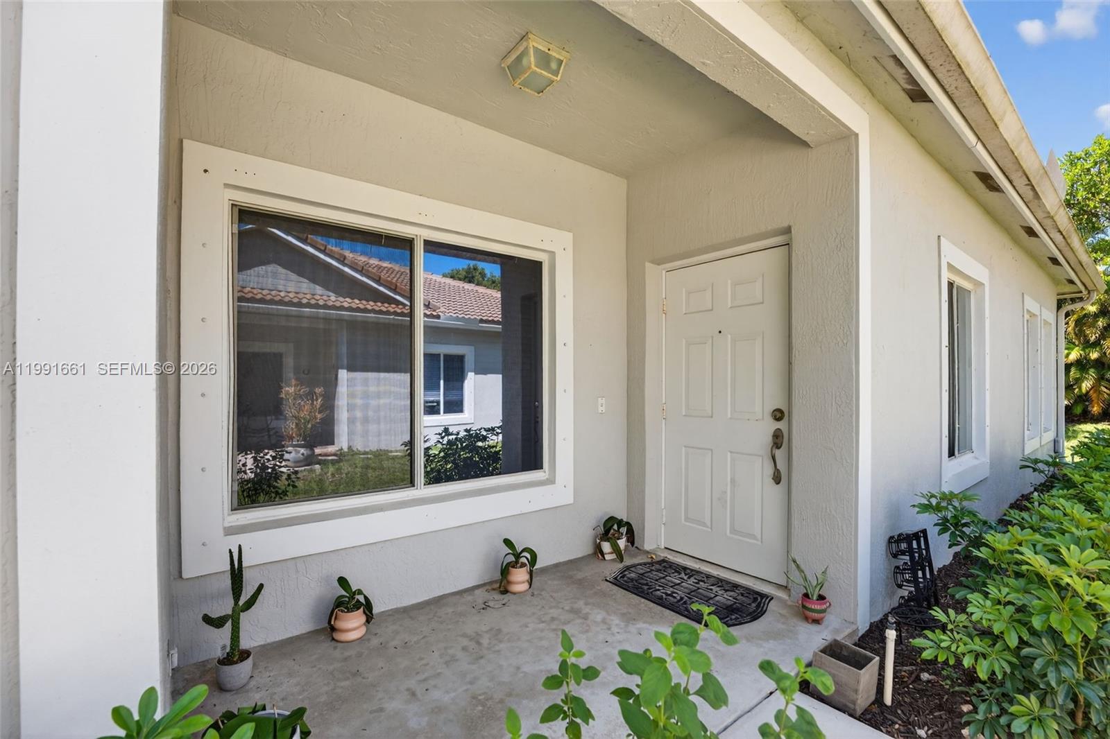 1221 SW 48th Ter