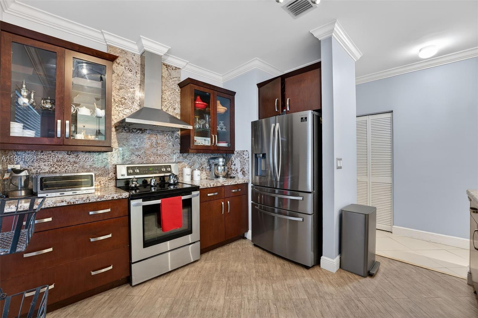 1221 SW 48th Ter