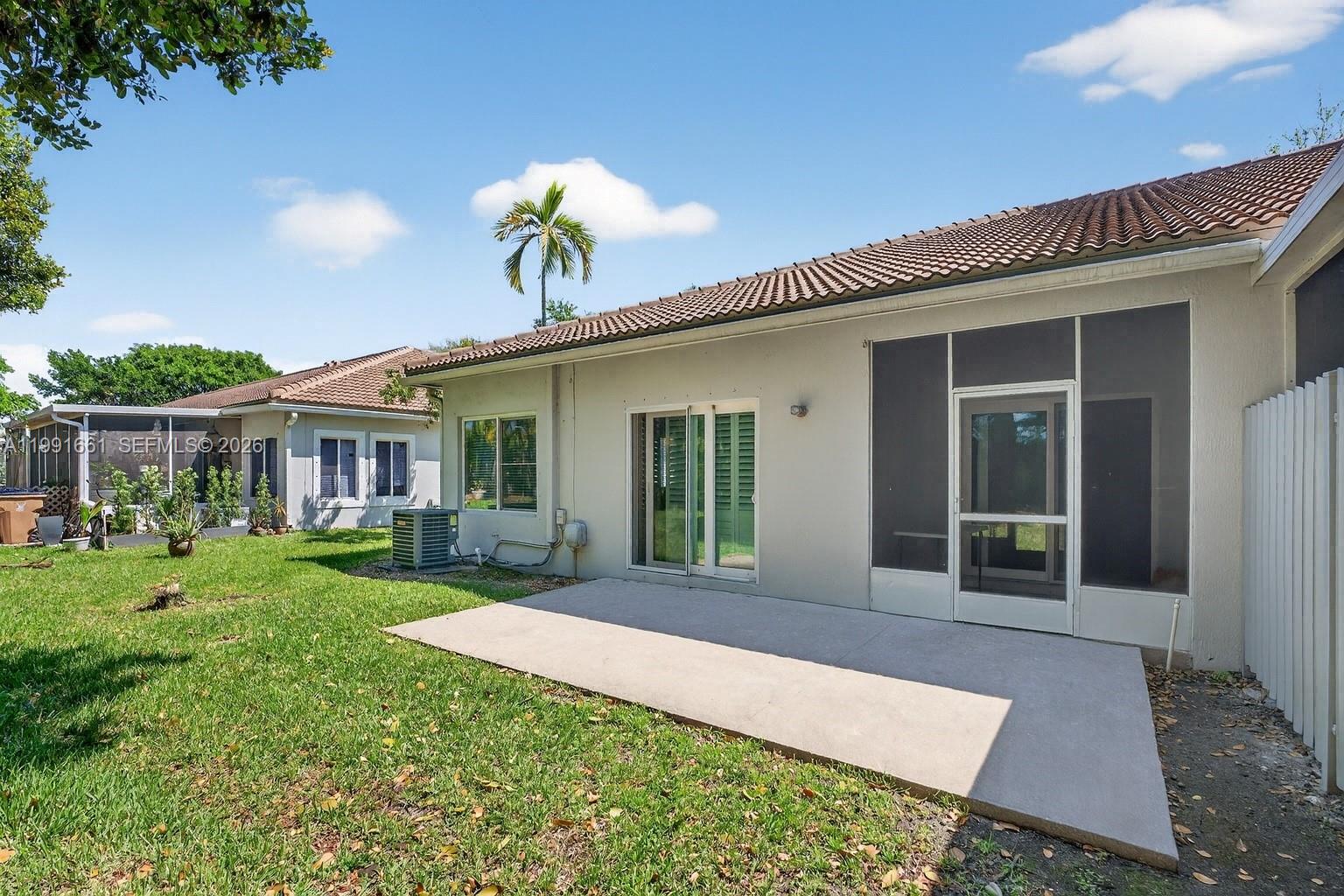1221 SW 48th Ter