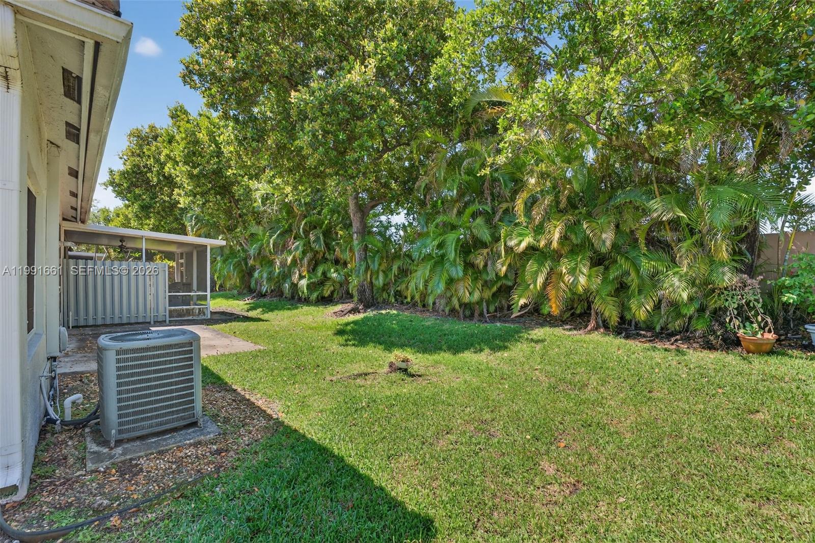 1221 SW 48th Ter