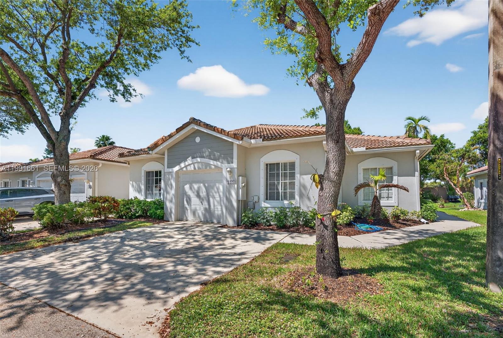 1221 SW 48th Ter