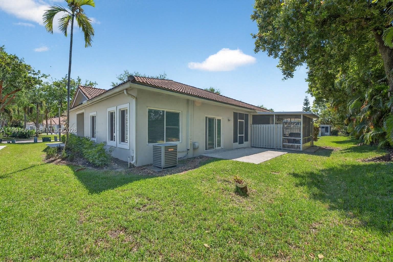 1221 SW 48th Ter
