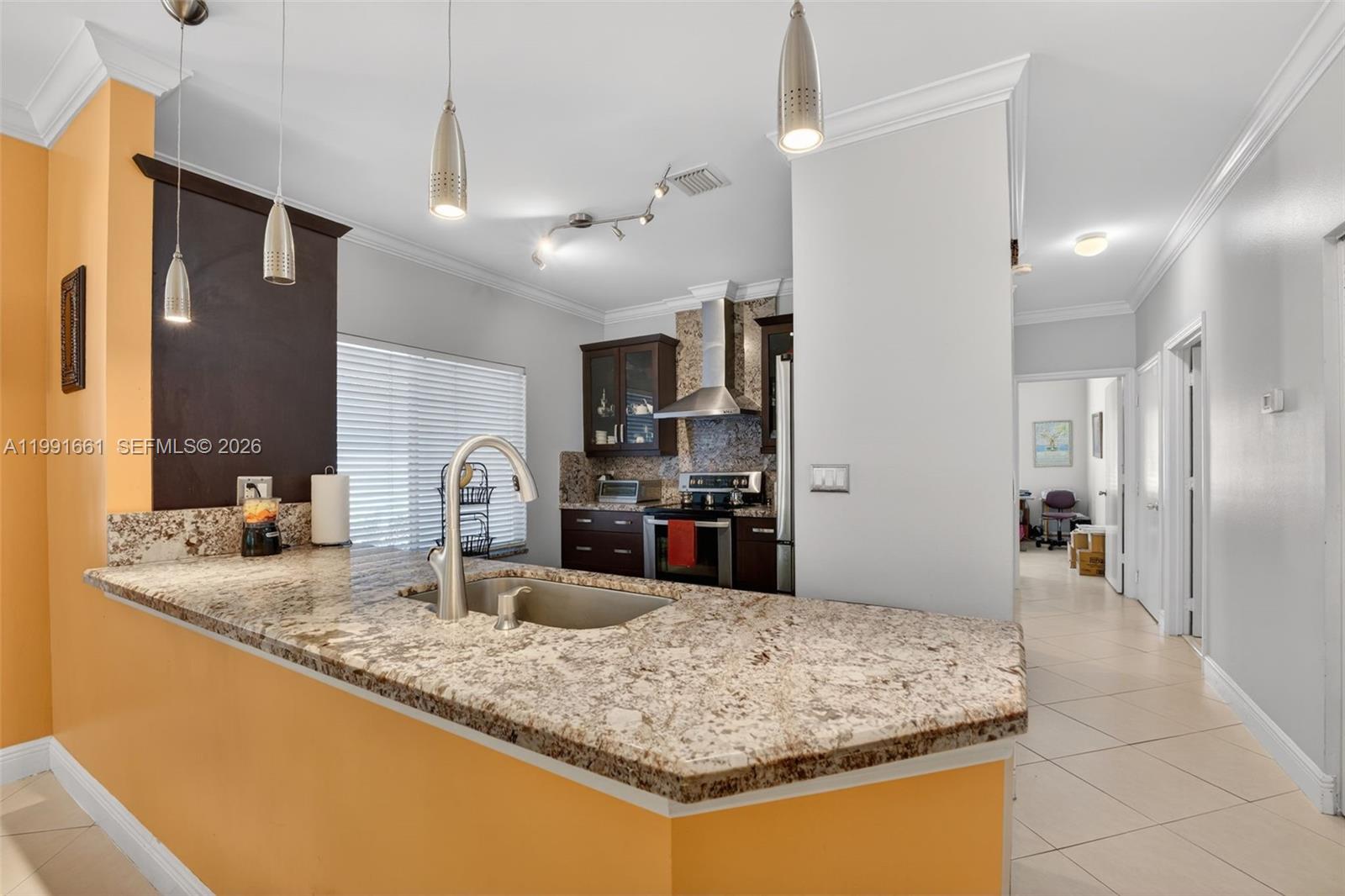 1221 SW 48th Ter