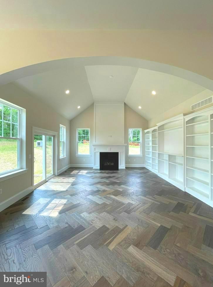 1207 E BUTLER PIKE