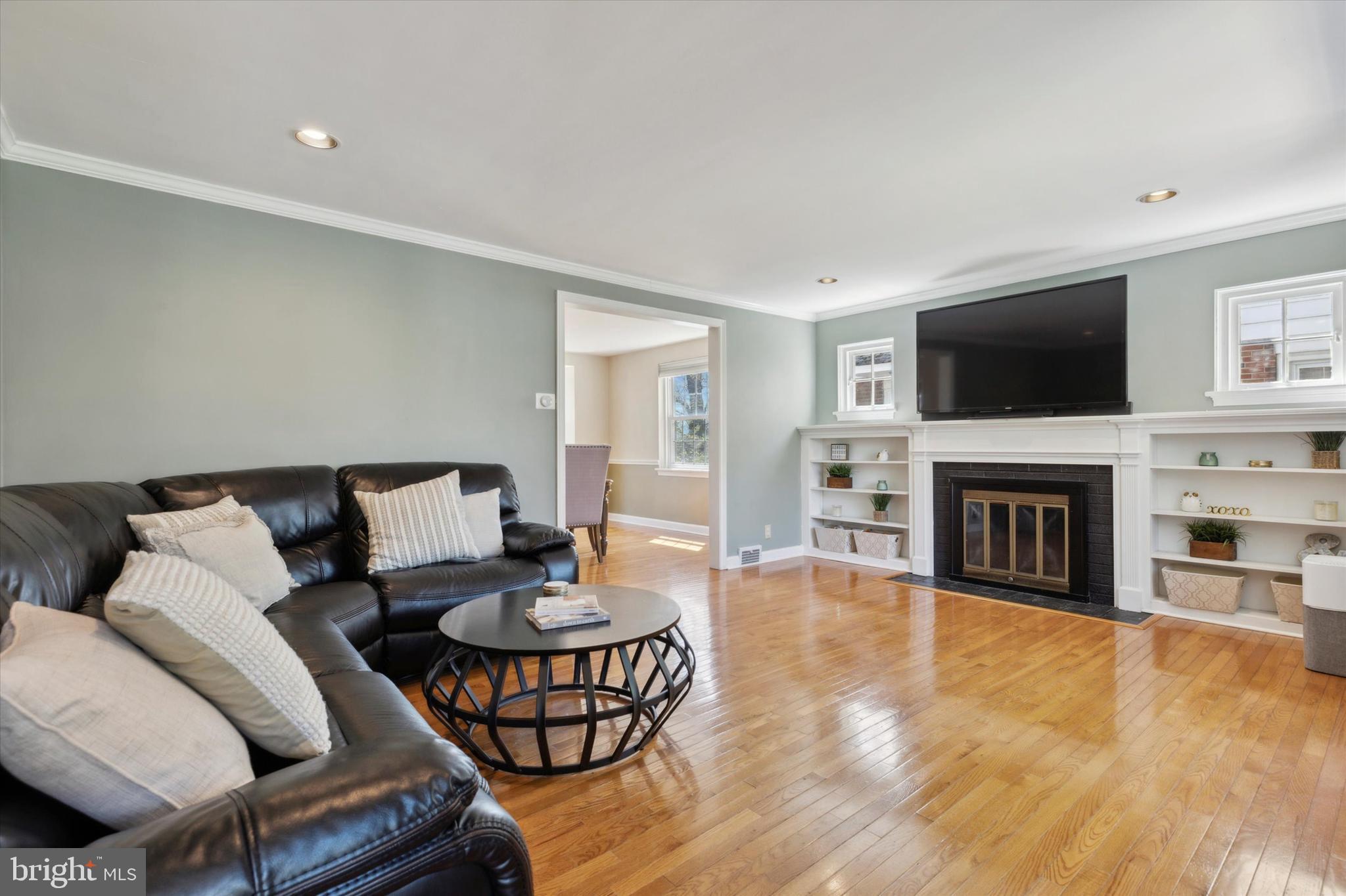 1523 EDGE HILL ROAD