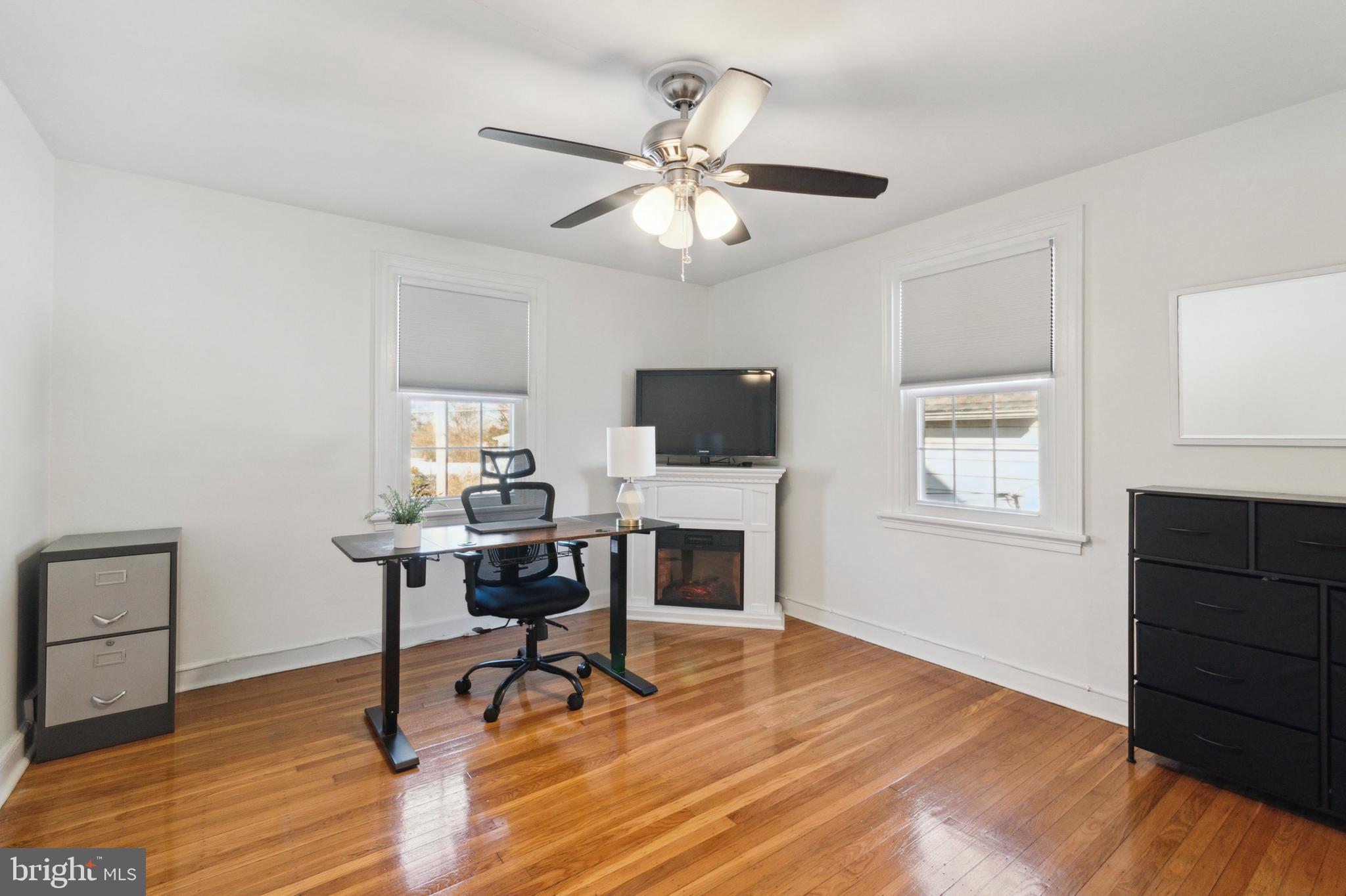 1523 EDGE HILL ROAD