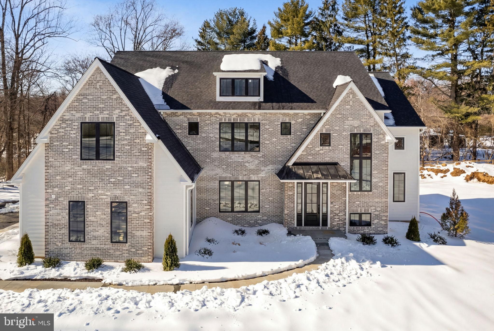 1017 WOODS LANE