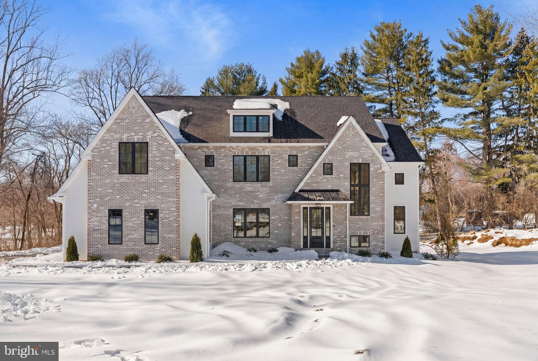 1017 WOODS LANE