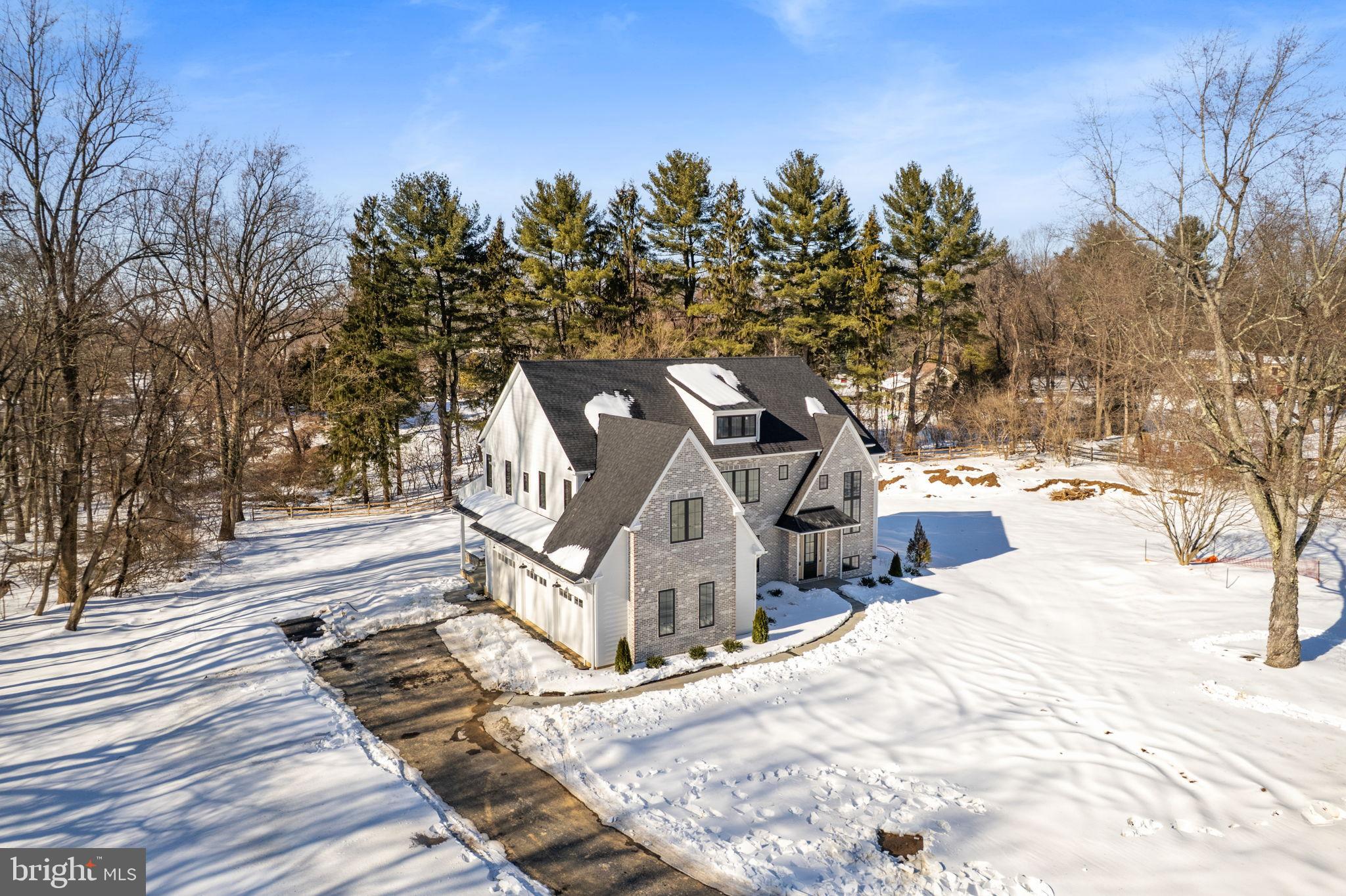 1017 WOODS LANE