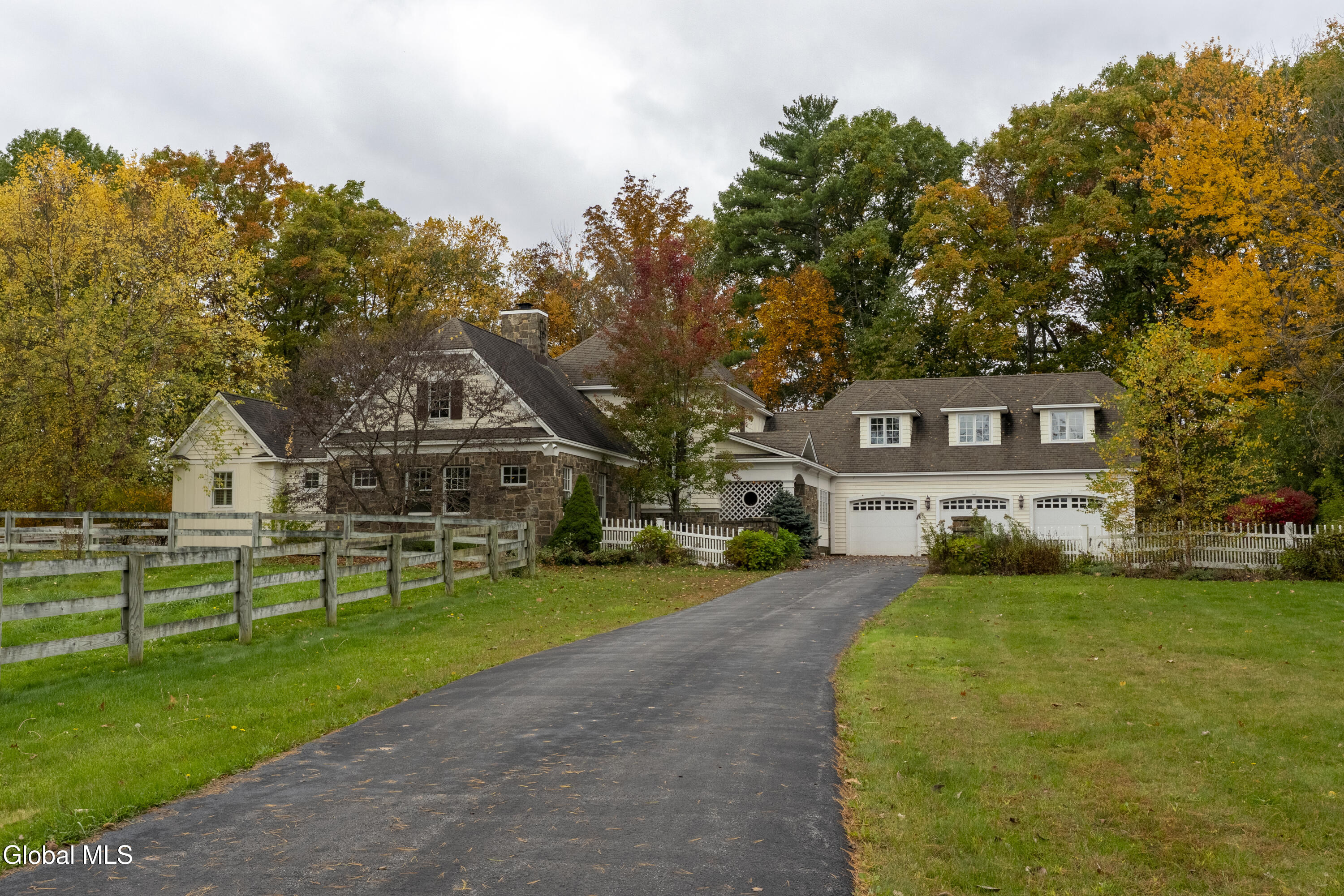 15 Saratoga Farm Road