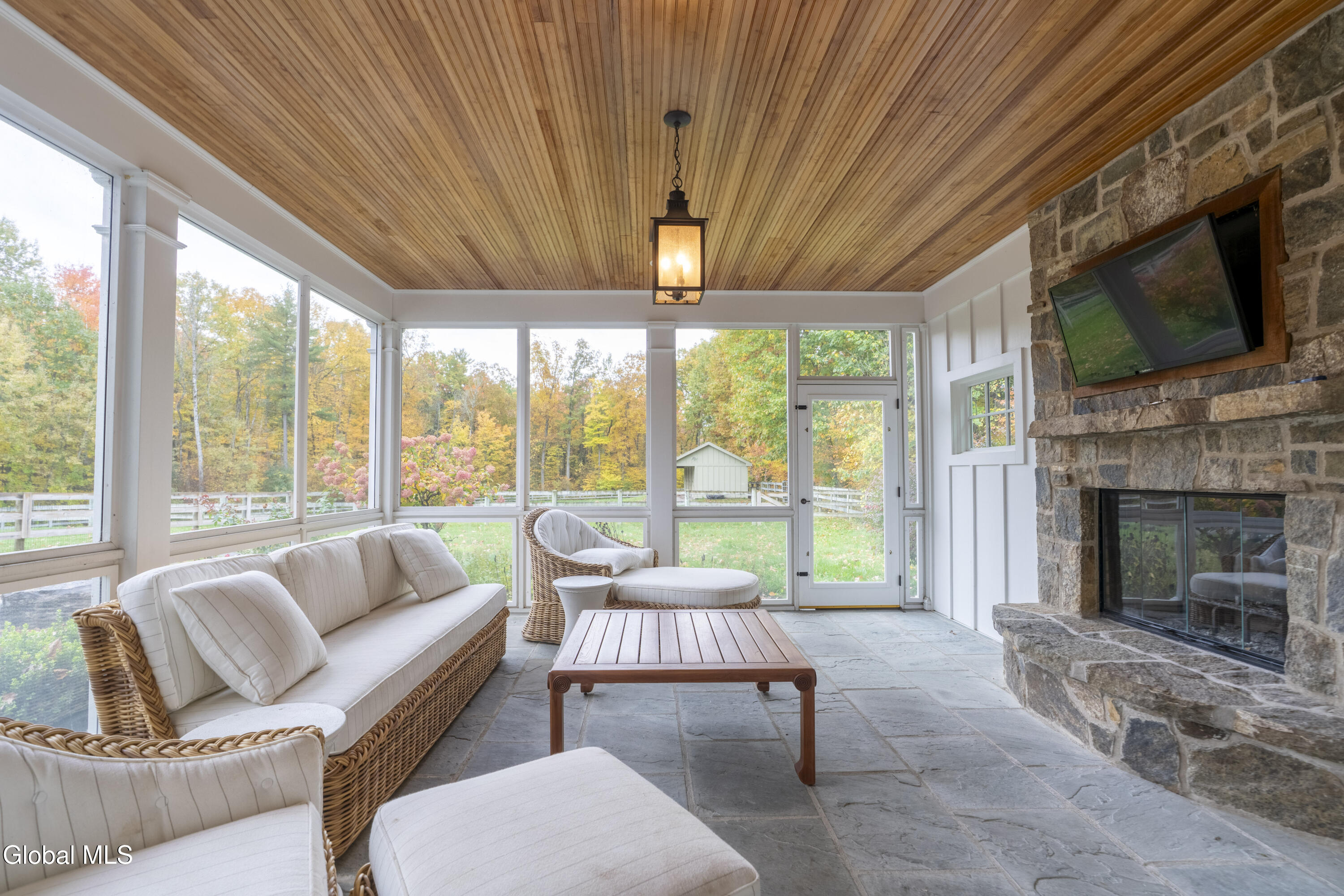 15 Saratoga Farm Road