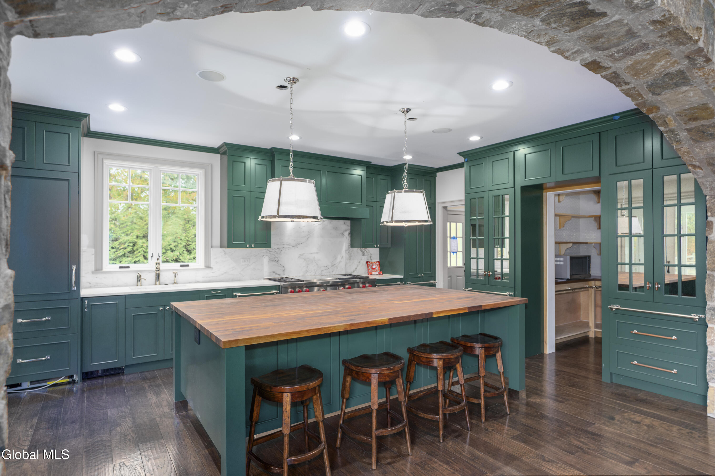 15 Saratoga Farm Road