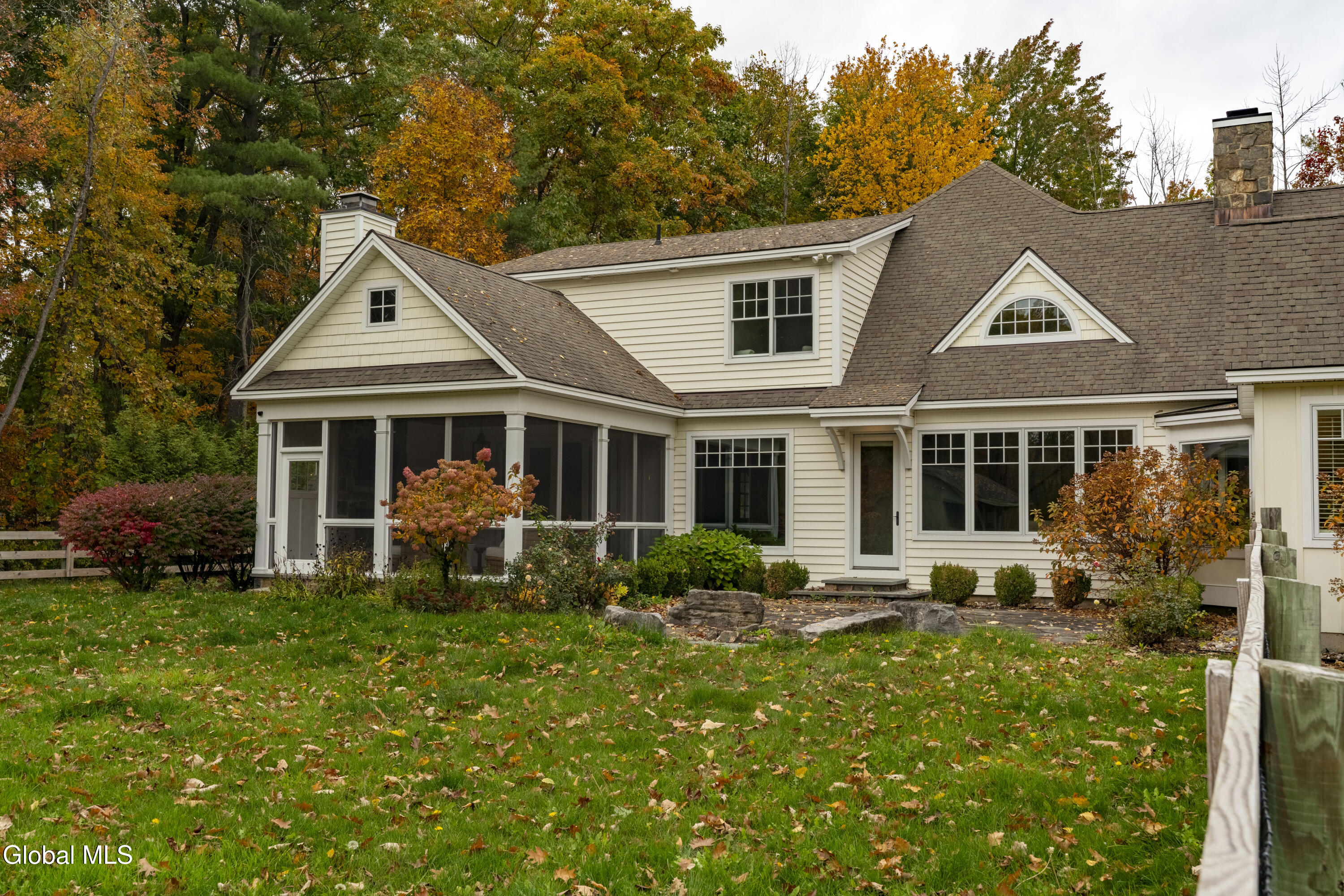 15 Saratoga Farm Road