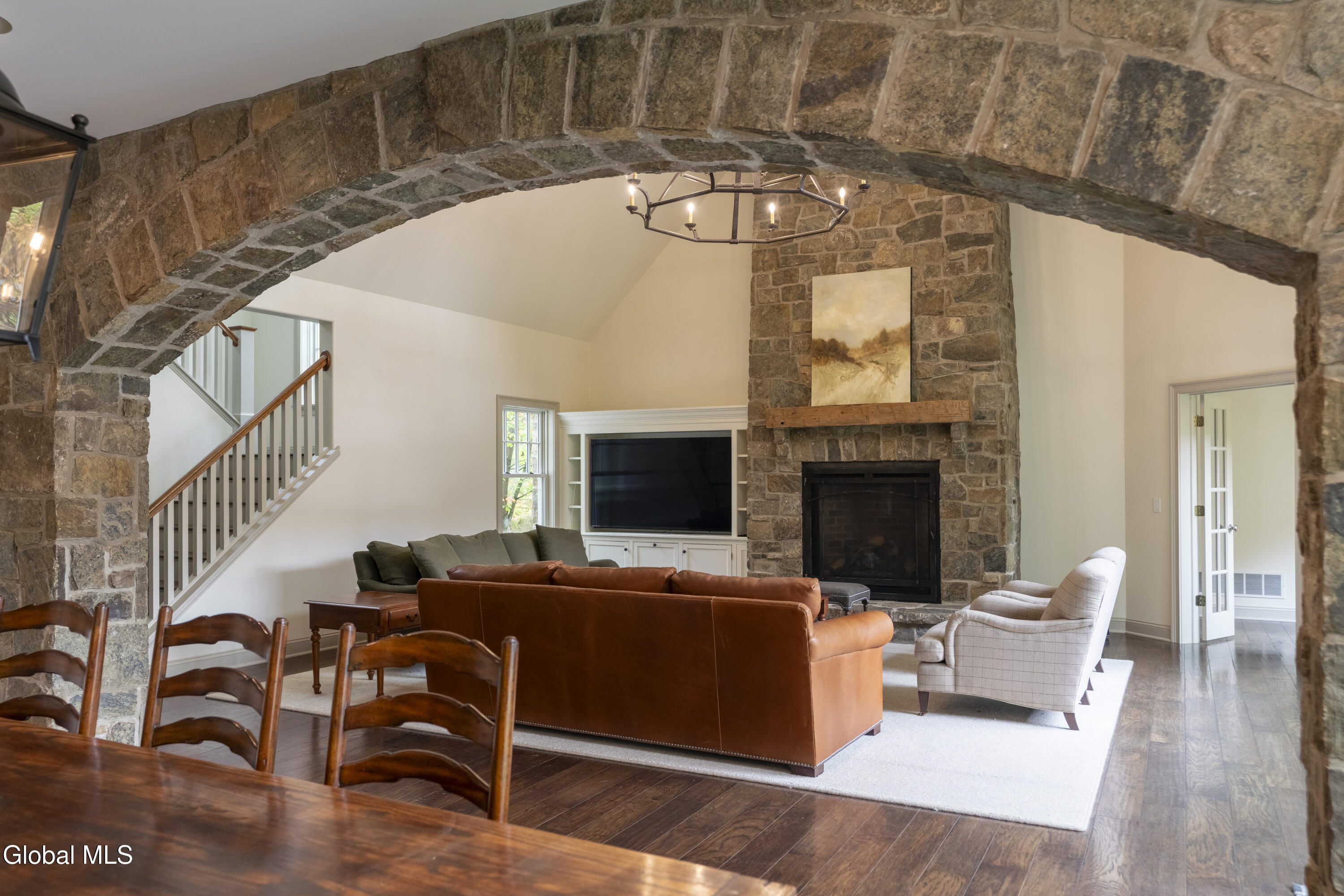 15 Saratoga Farm Road