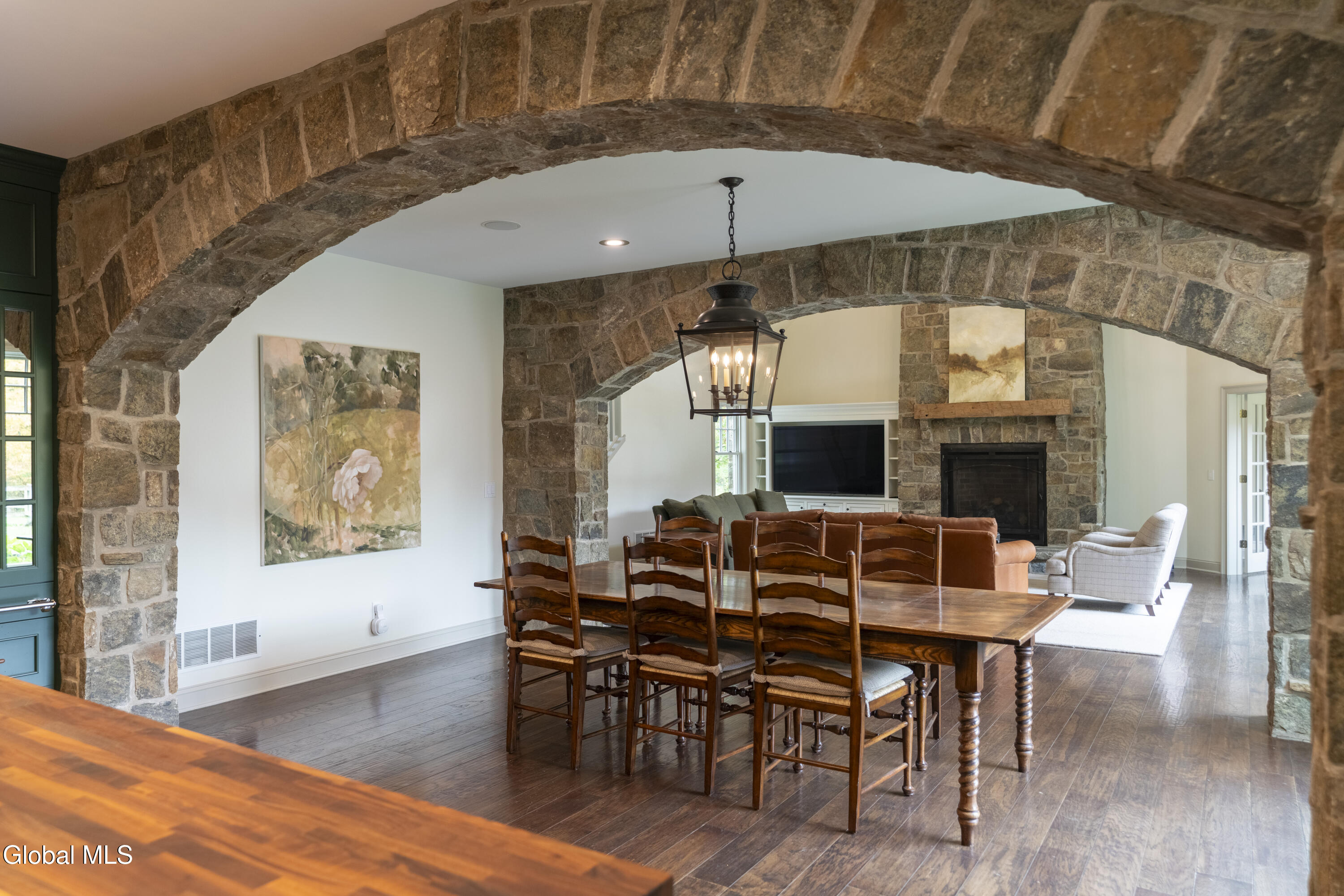 15 Saratoga Farm Road