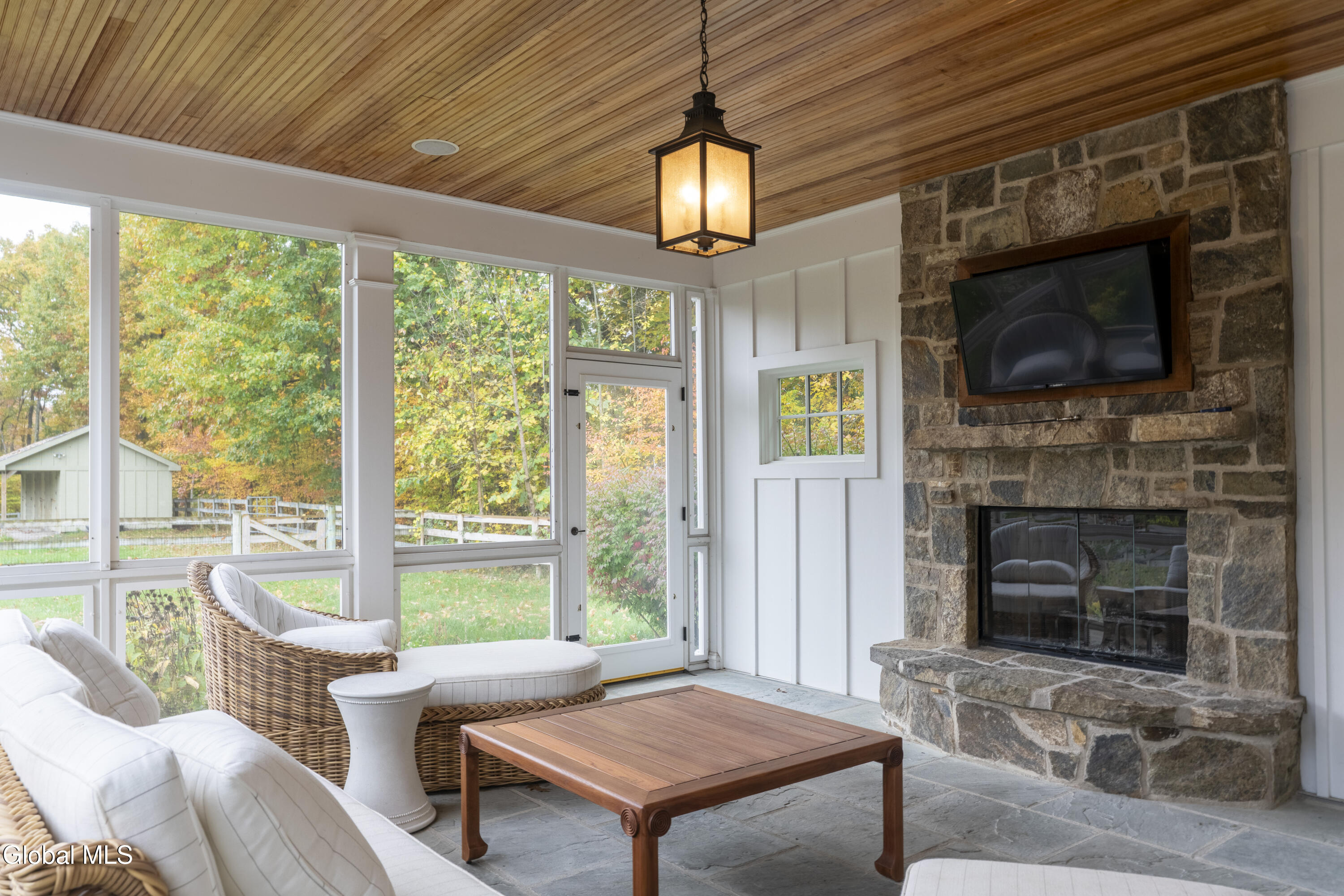 15 Saratoga Farm Road