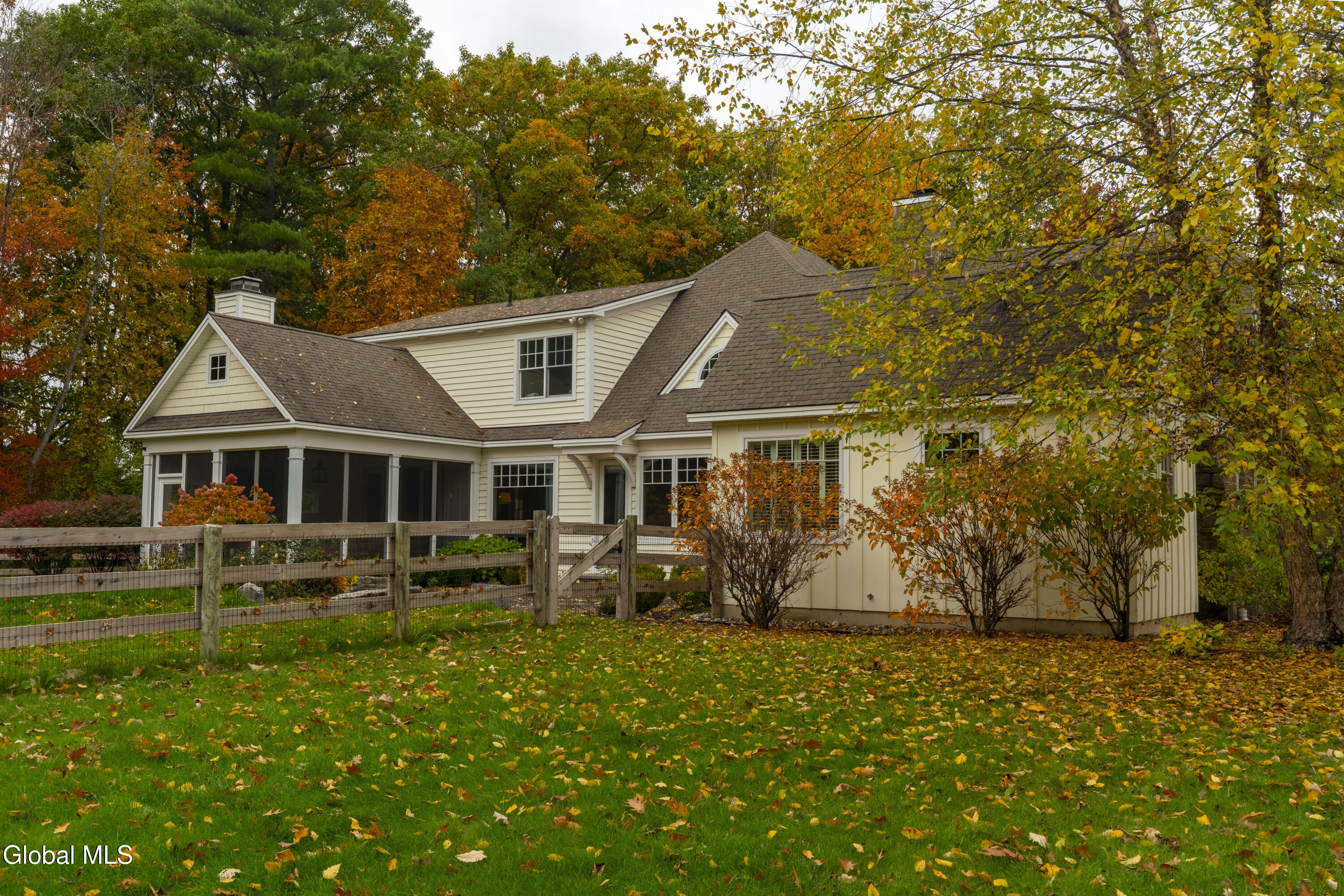 15 Saratoga Farm Road
