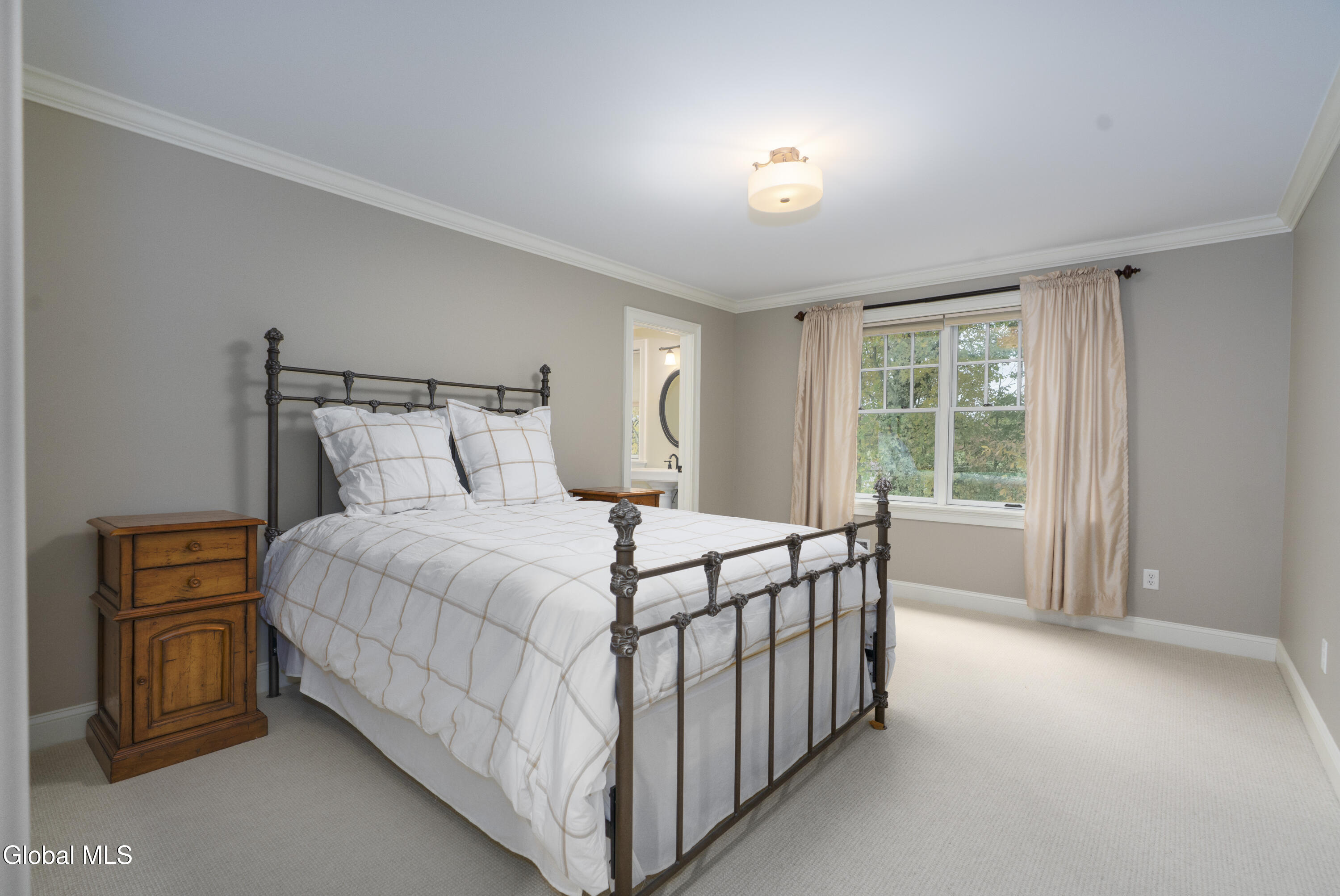 15 Saratoga Farm Road