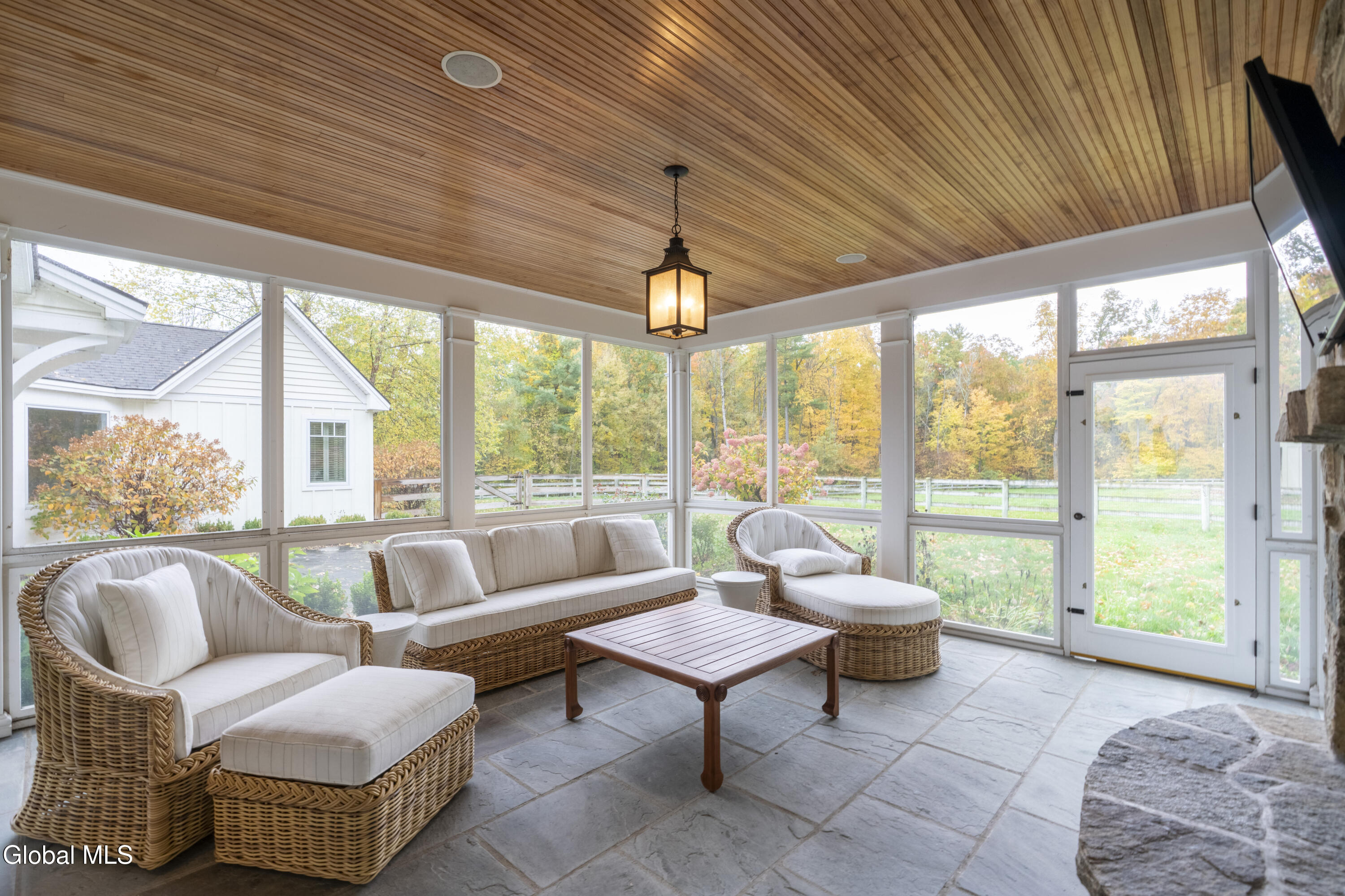 15 Saratoga Farm Road