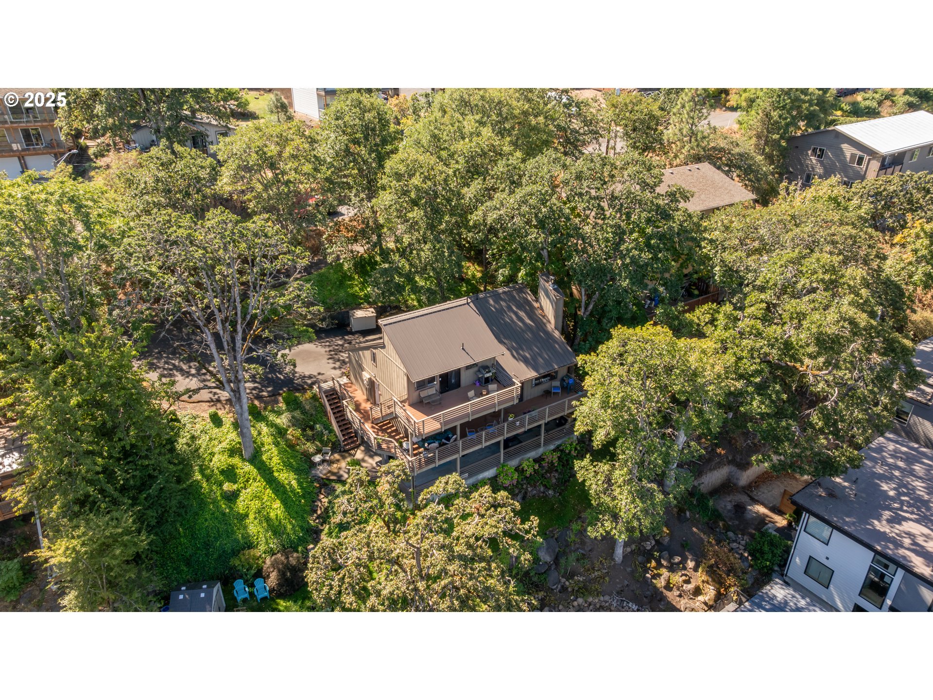 8 HAZEL AVE