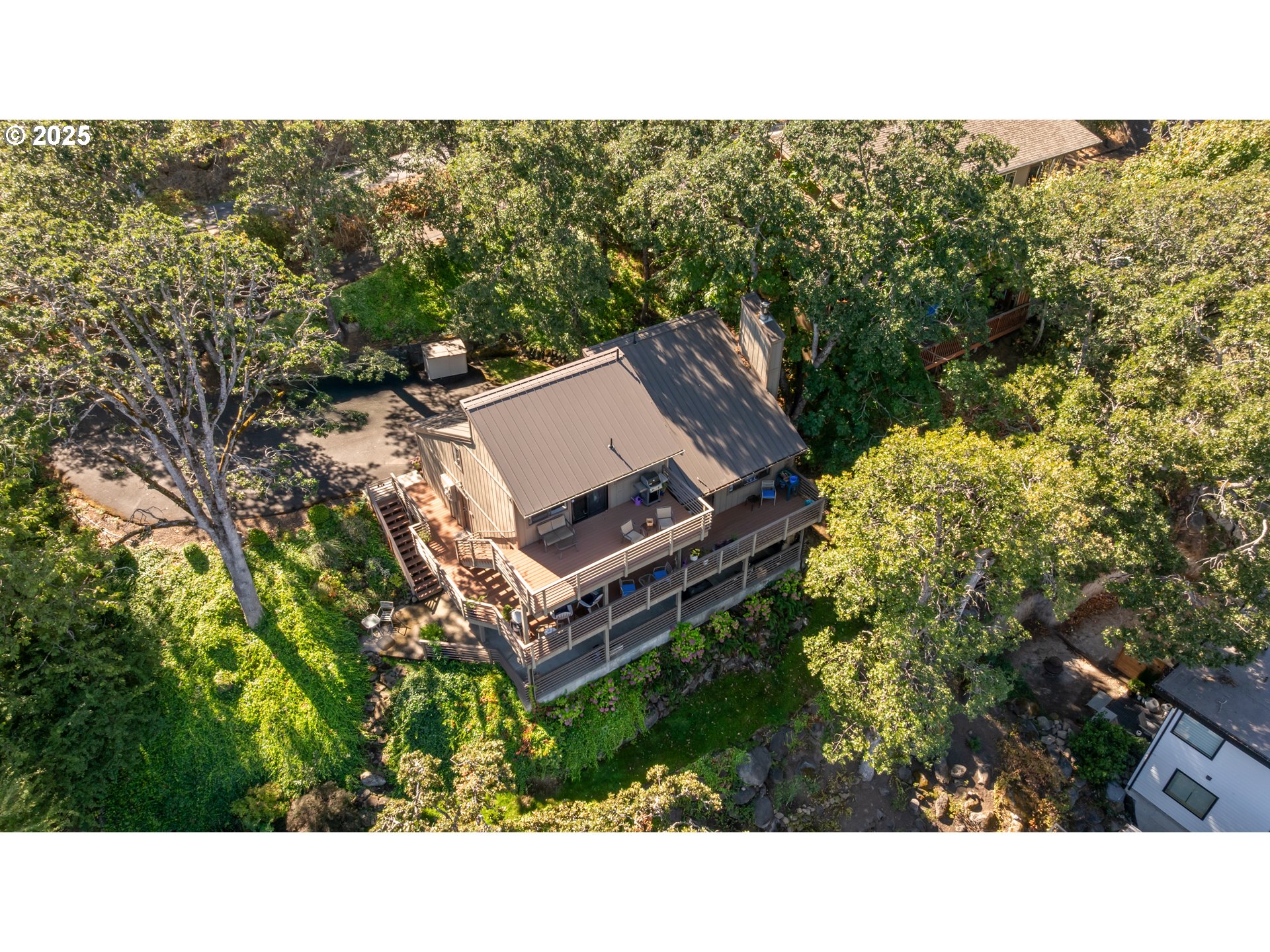 8 HAZEL AVE