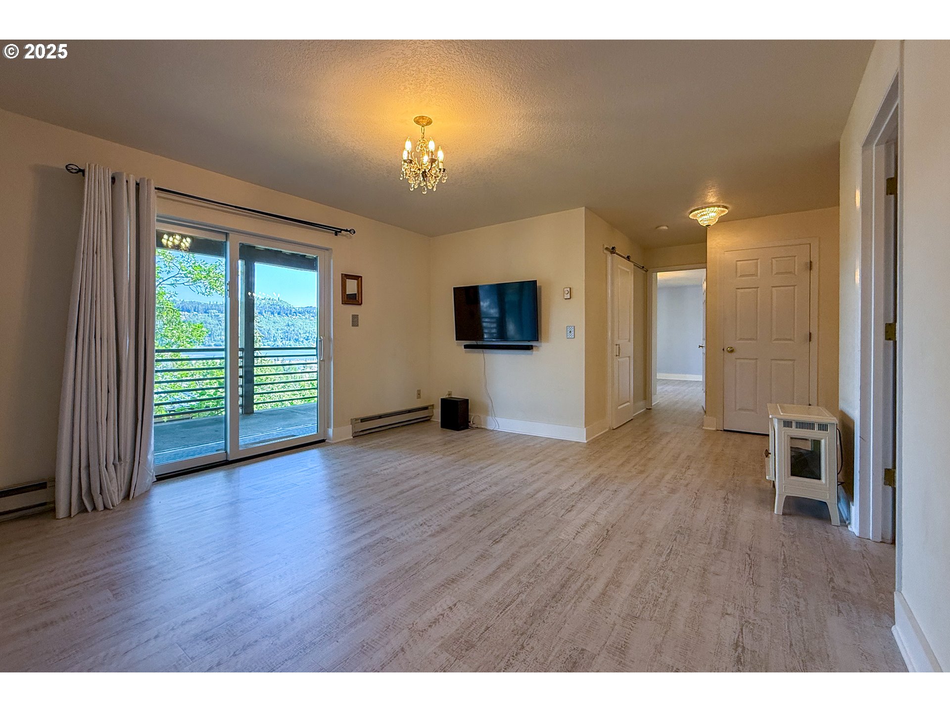 8 HAZEL AVE