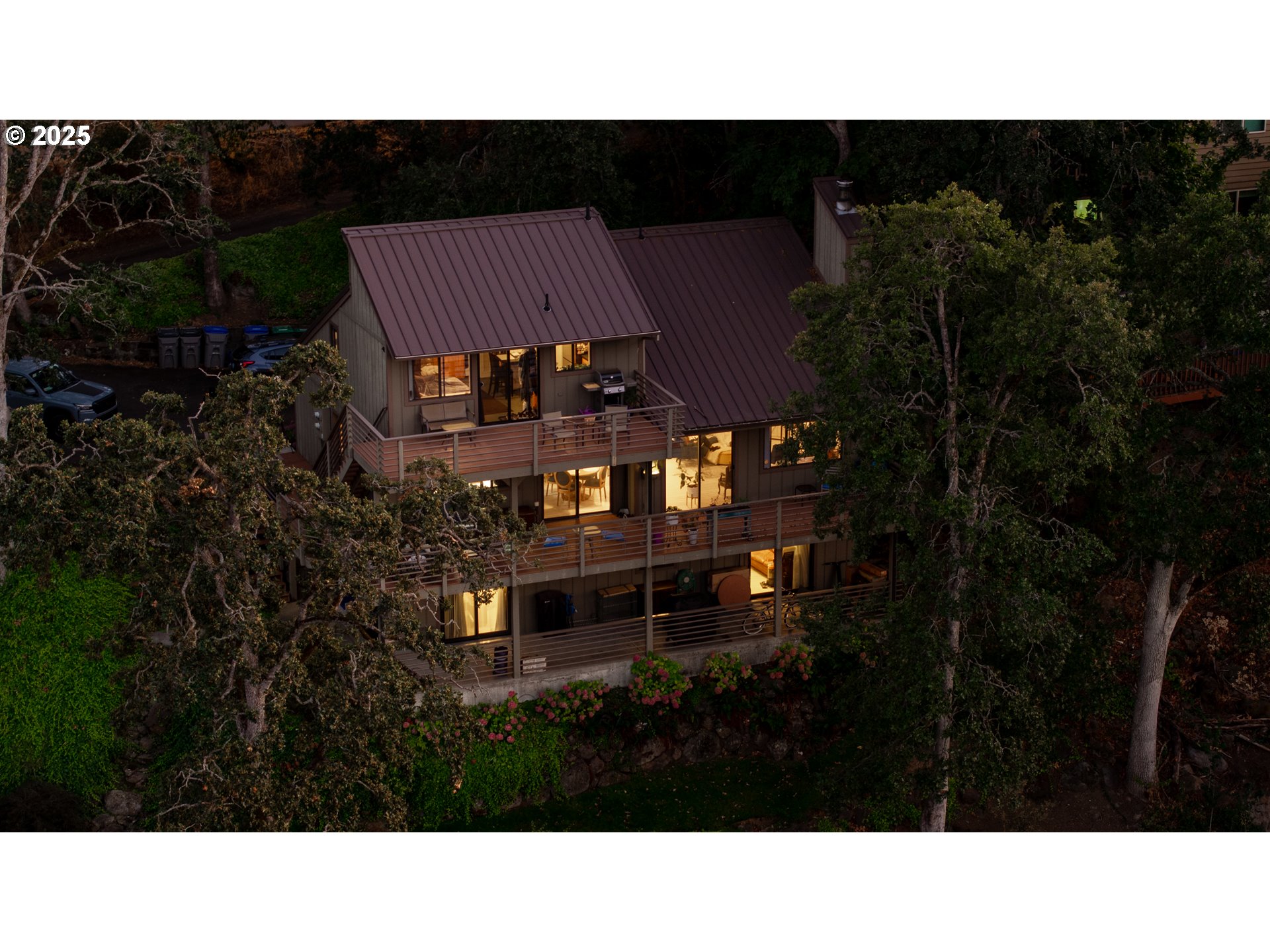 8 HAZEL AVE