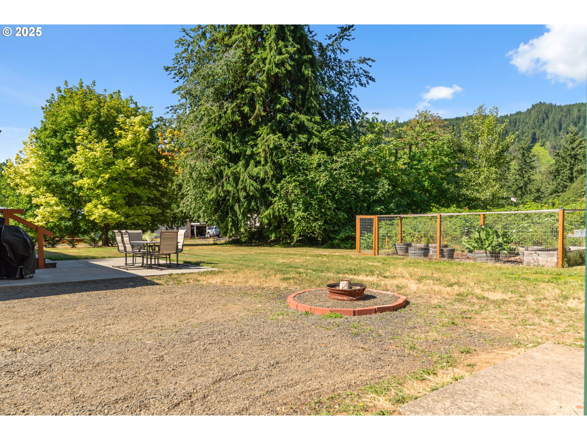 52 COATES RD