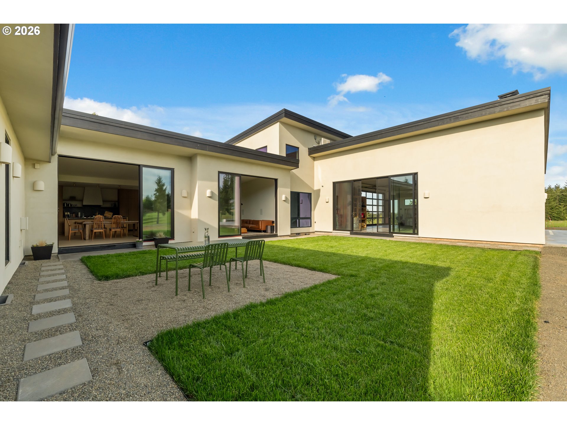 8 MEADOWLARK LN