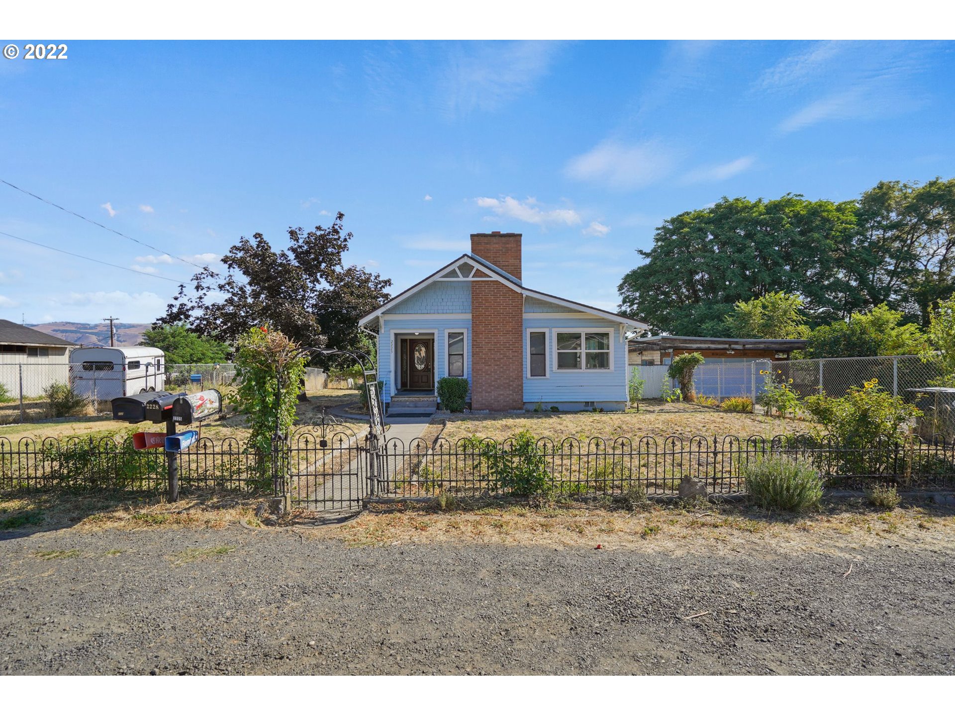 2225 W 10TH ST