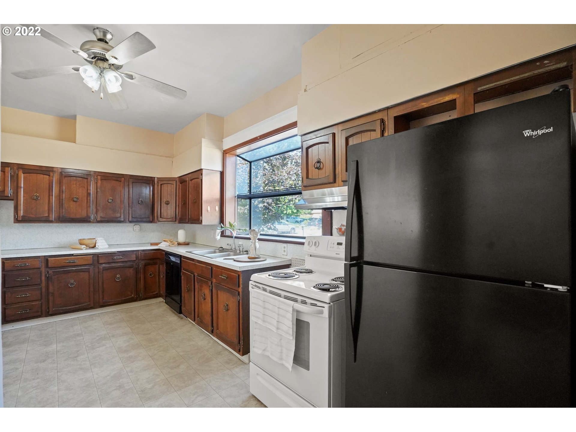 2225 W 10TH ST