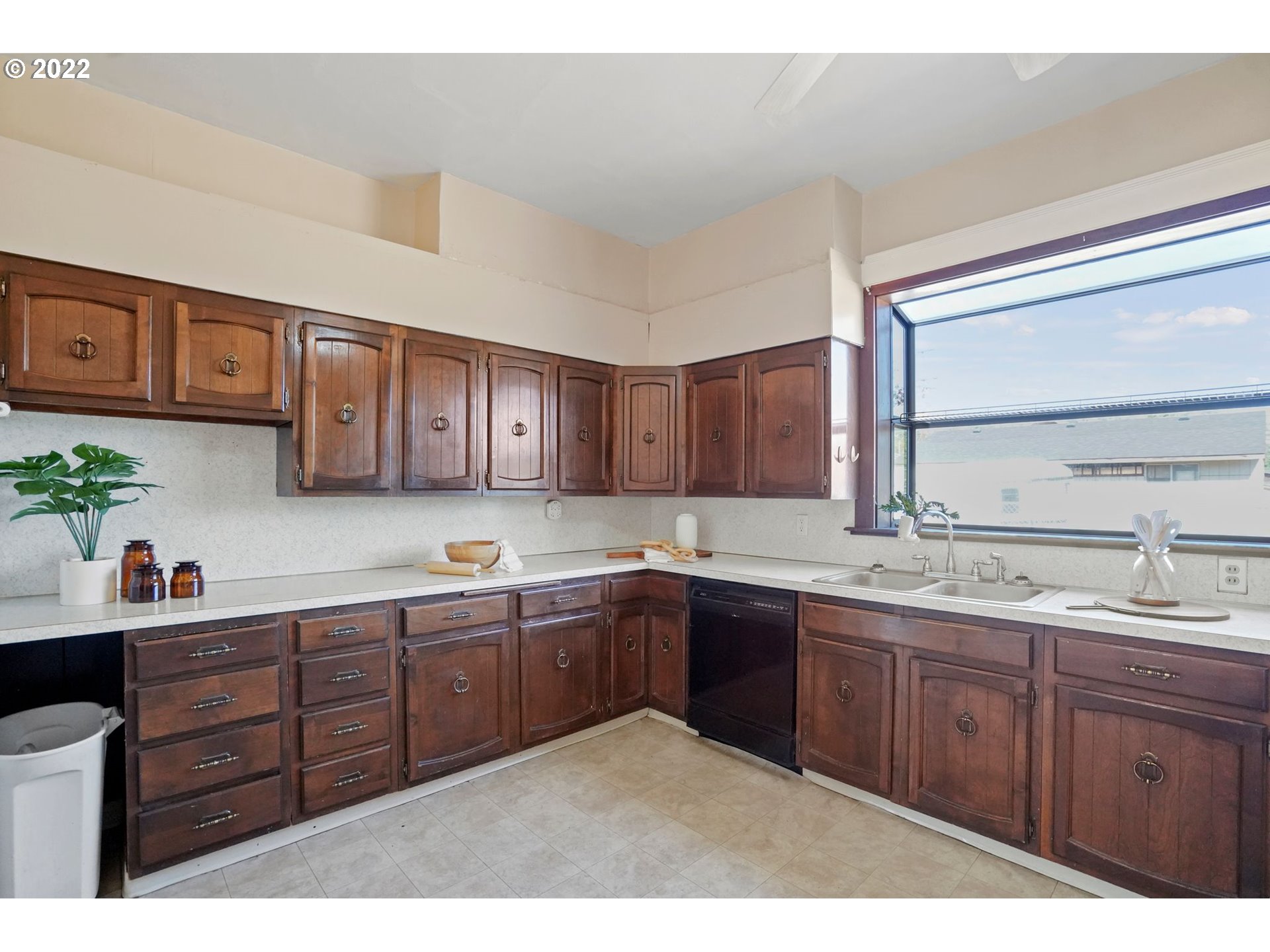 2225 W 10TH ST
