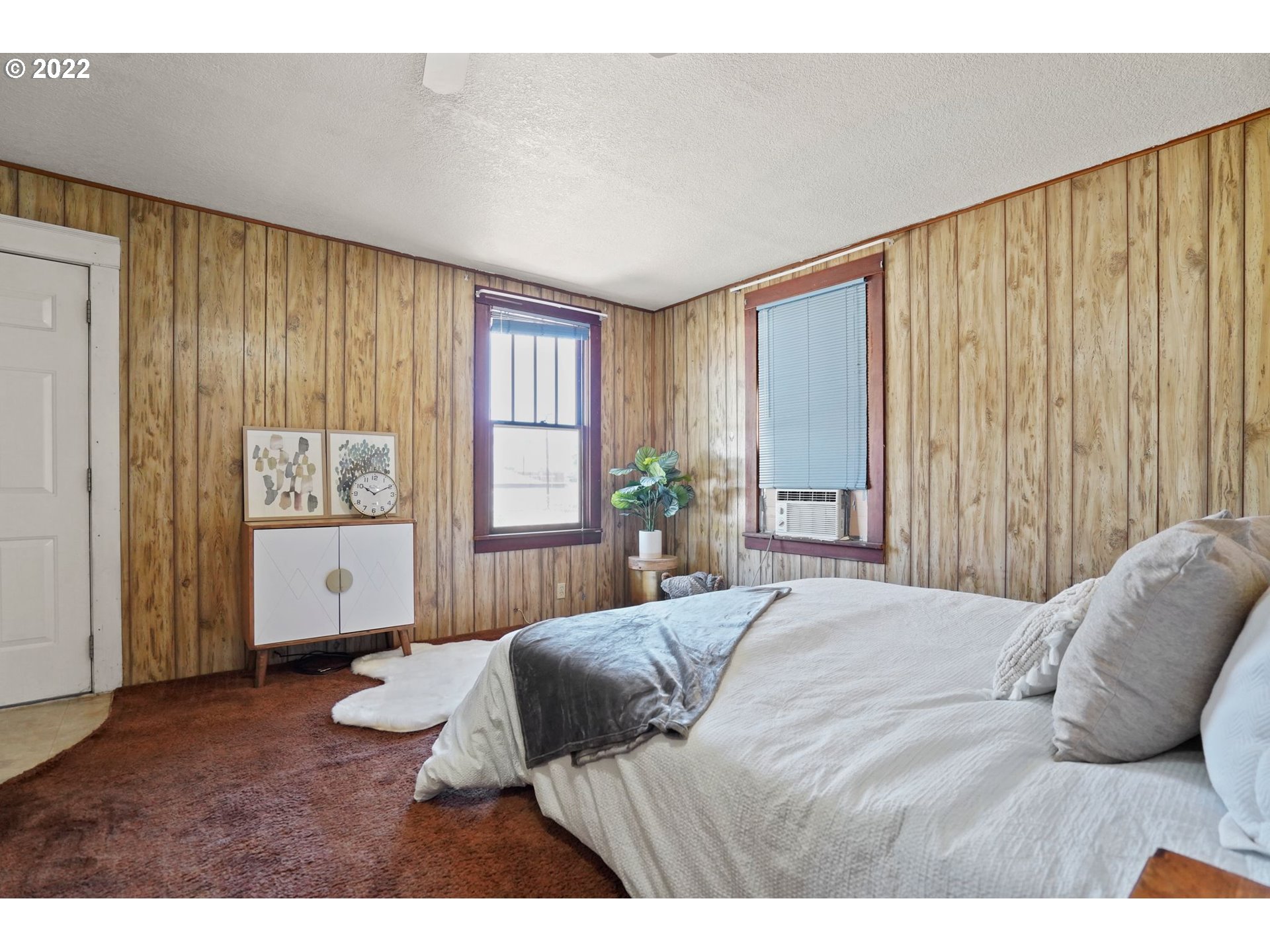 2225 W 10TH ST