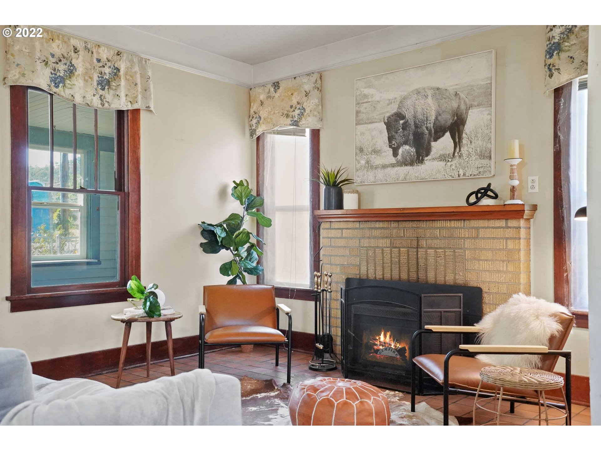 2225 W 10TH ST