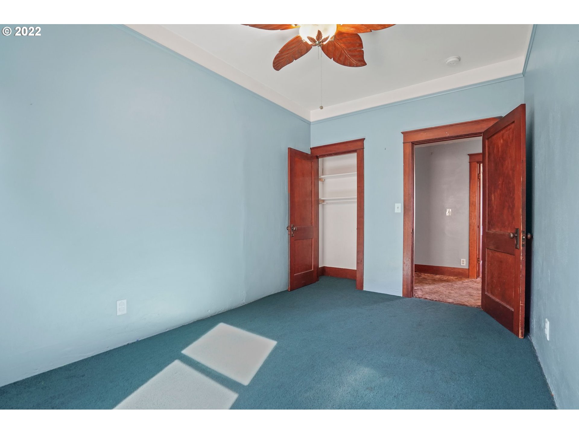 2225 W 10TH ST