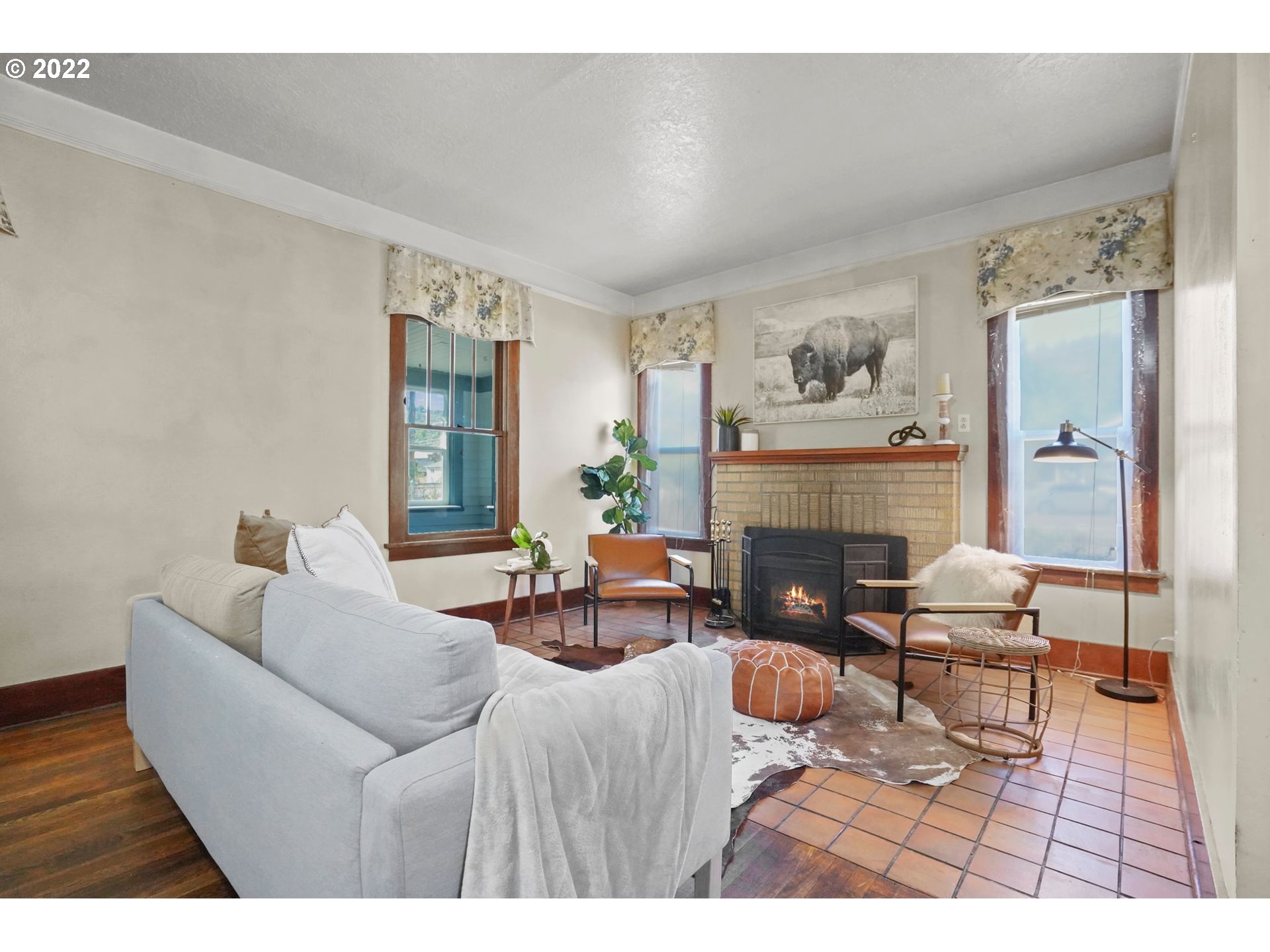 2225 W 10TH ST
