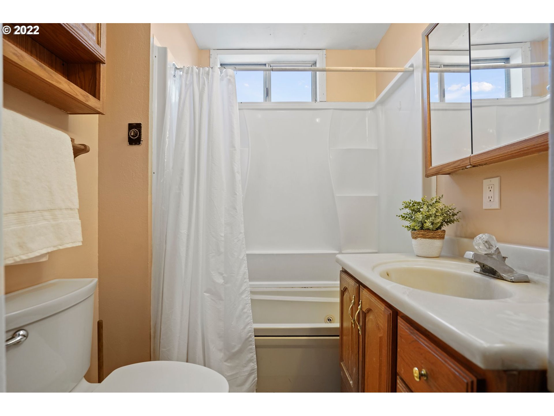 2225 W 10TH ST