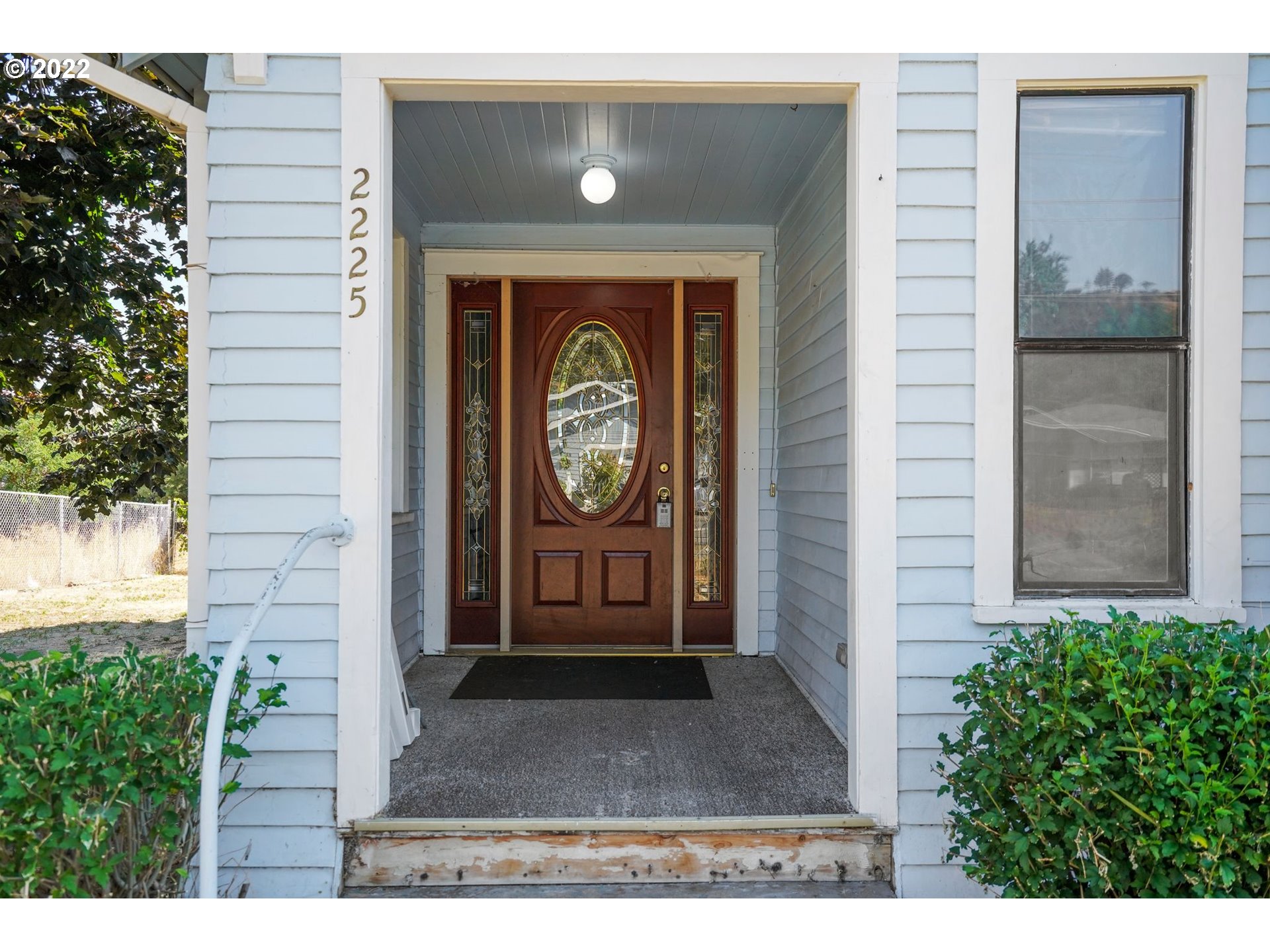 2225 W 10TH ST