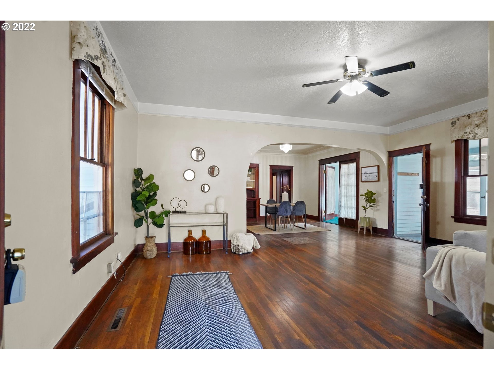 2225 W 10TH ST