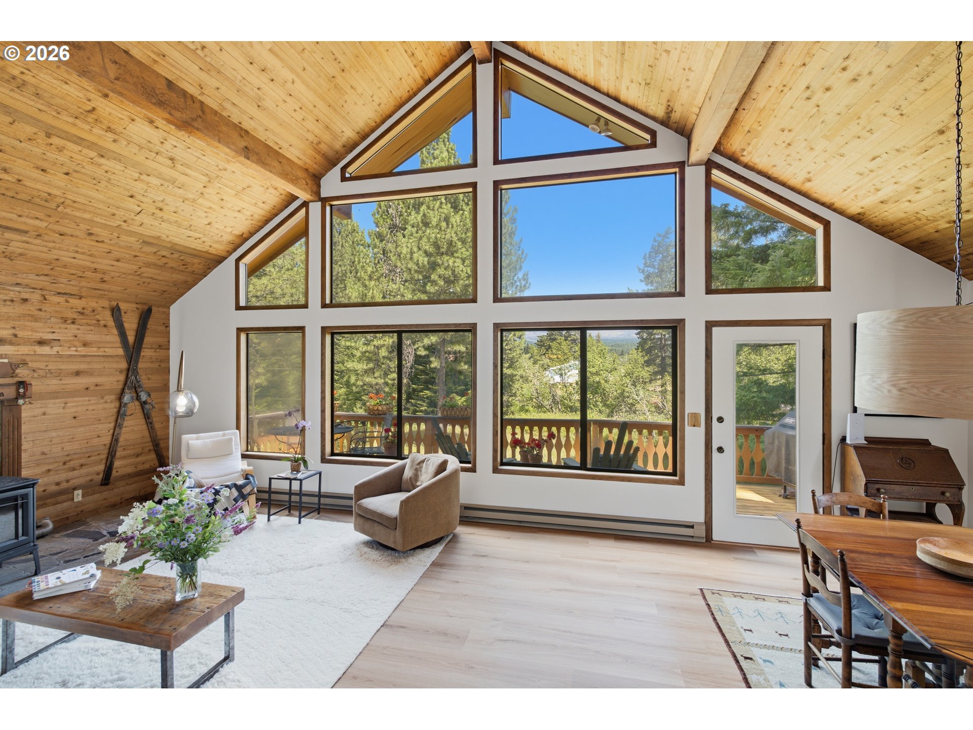 81 Lava RD