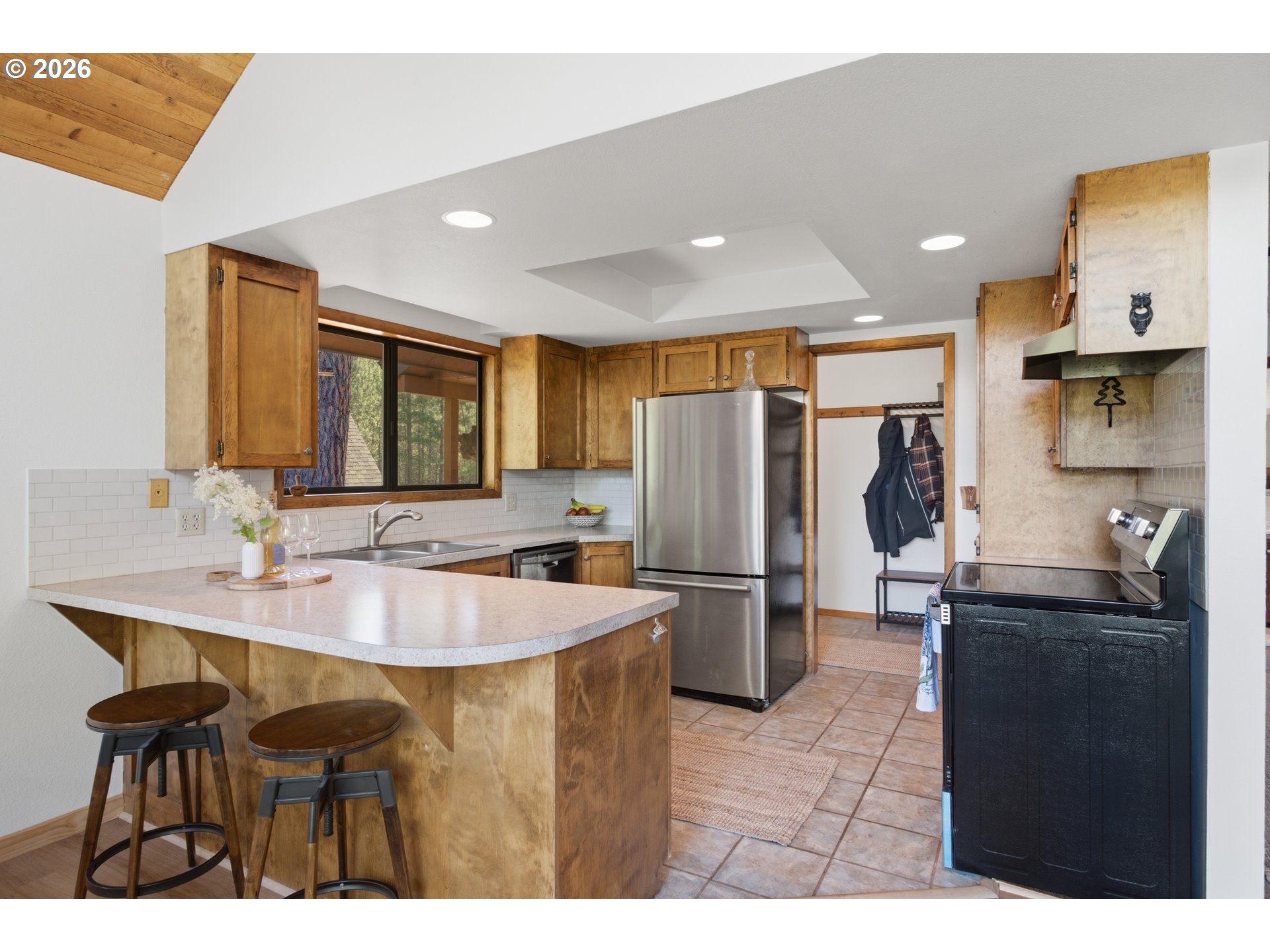 81 Lava RD