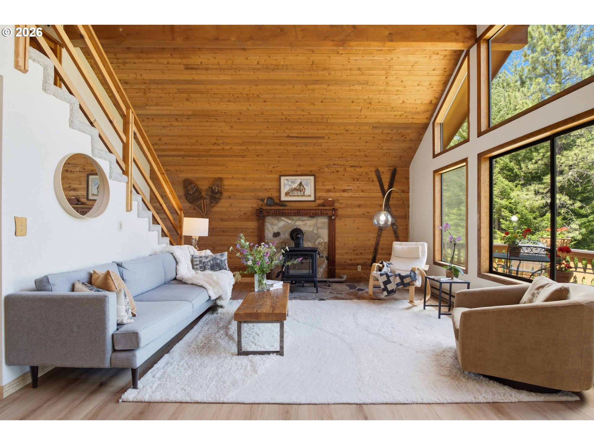 81 Lava RD