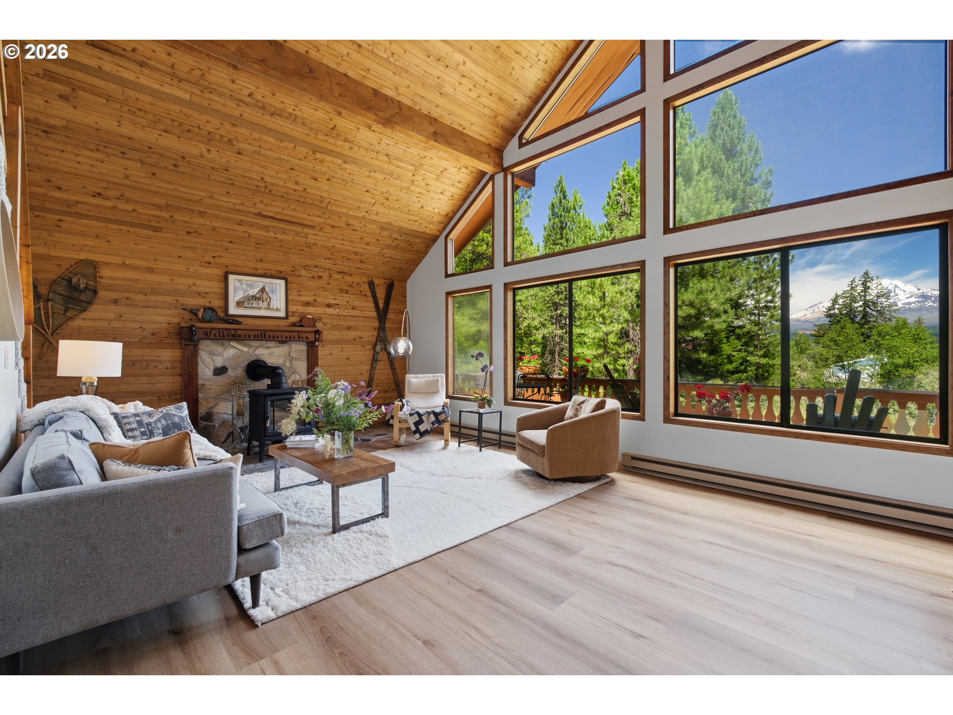 81 Lava RD