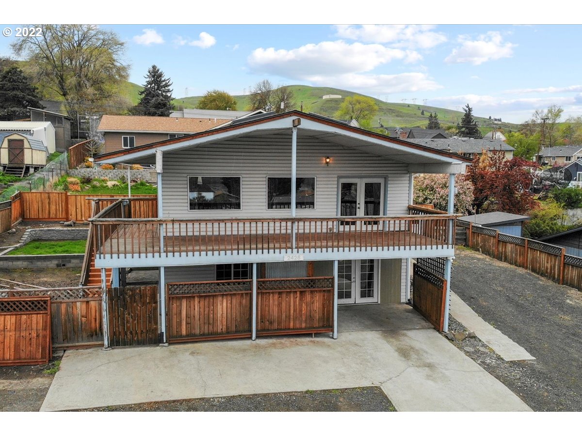 2428 E 11TH