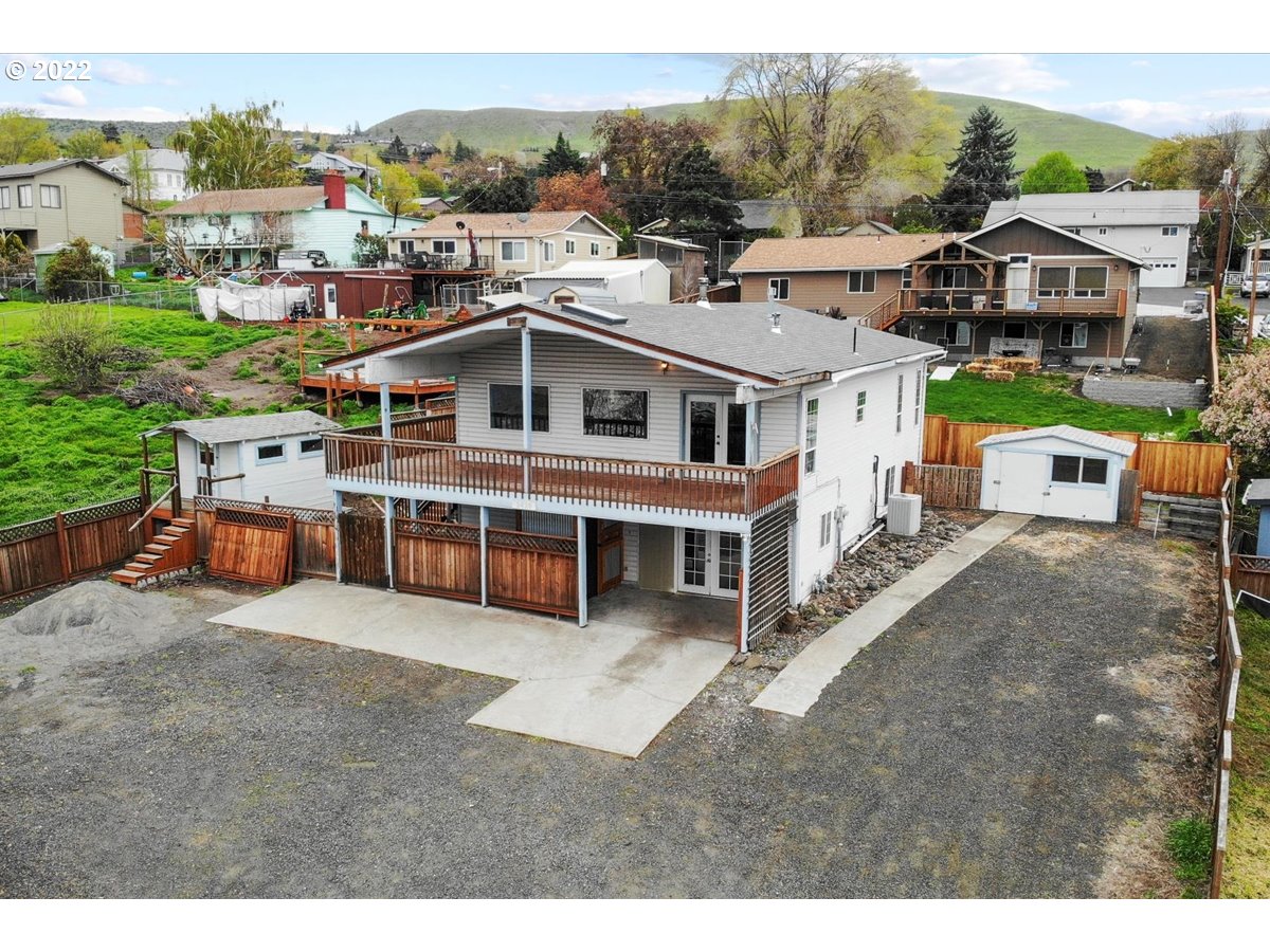 2428 E 11TH