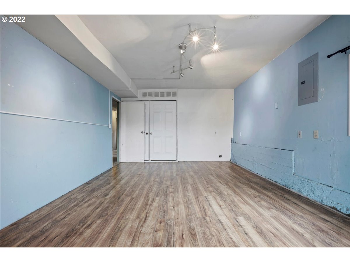 2428 E 11TH